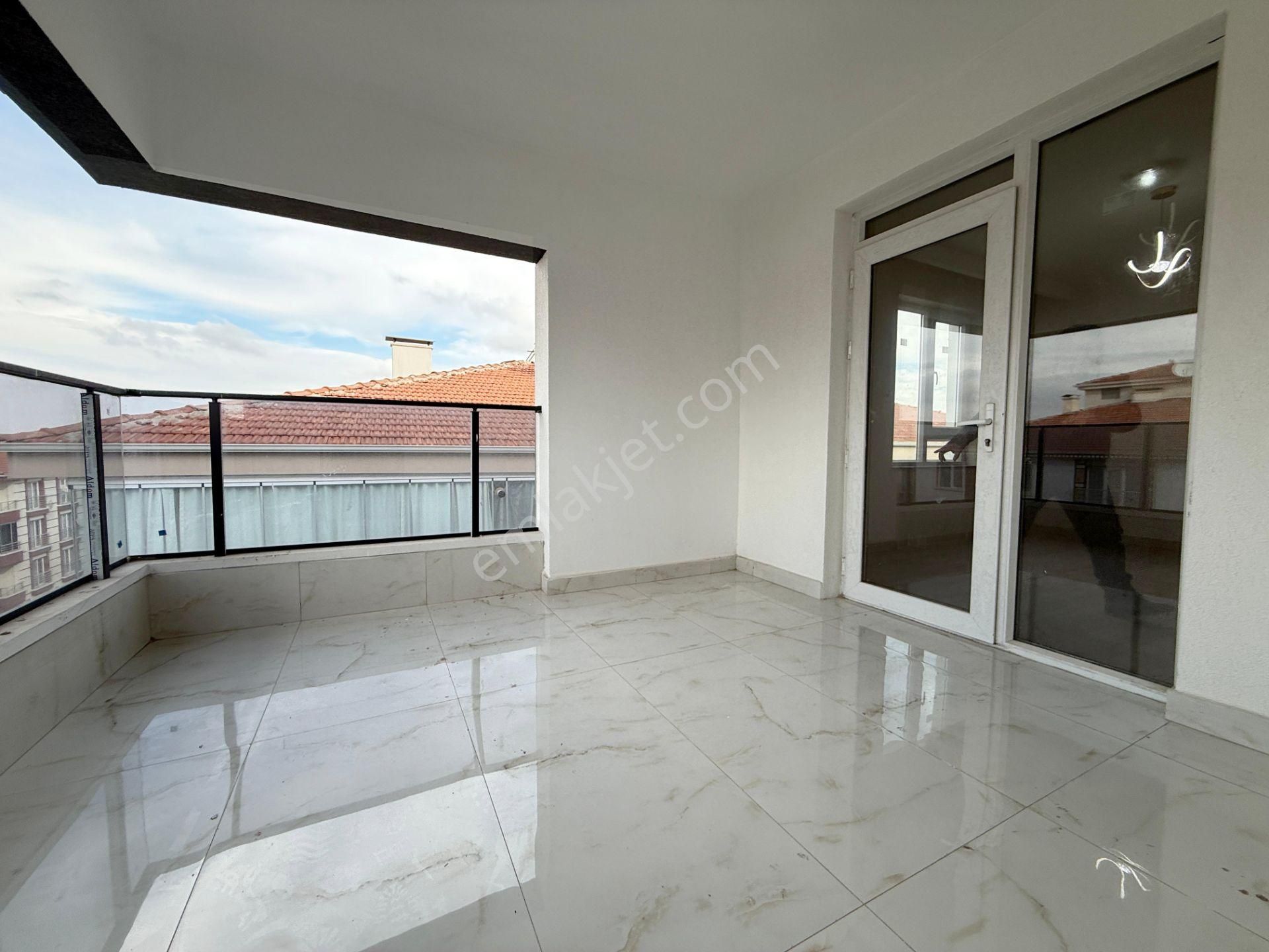 Öz'maşallah.dan Mükemmel Konum'da Güney Cephe Teras Balkonlu 3+1 - Görsel 18