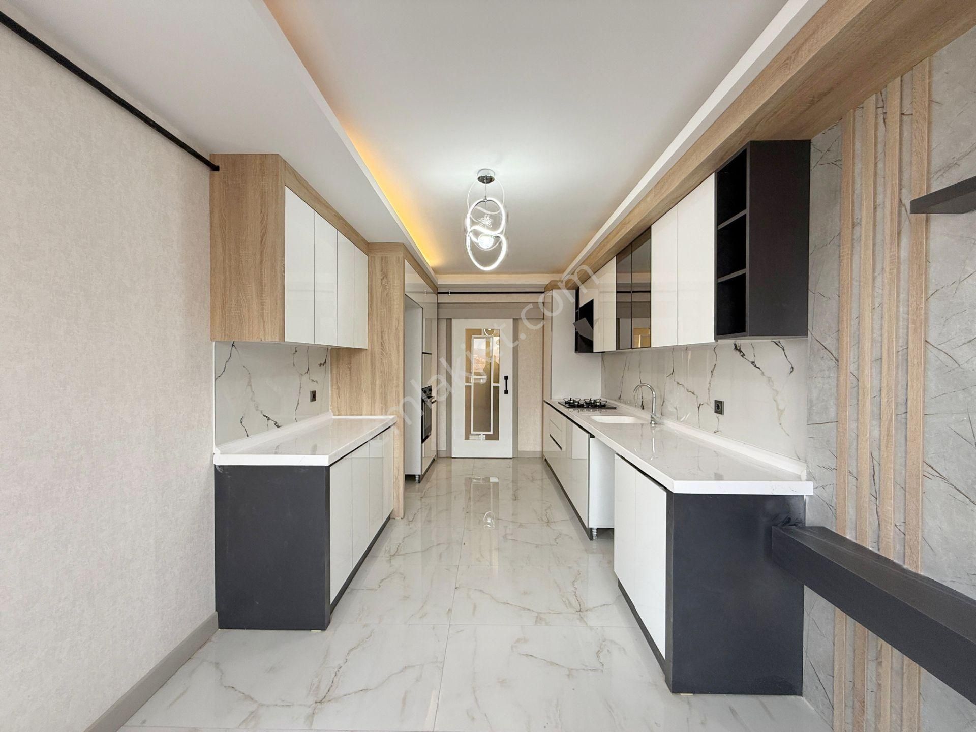 Öz'maşallah.dan Mükemmel Konum'da Güney Cephe Teras Balkonlu 3+1 - Görsel 2