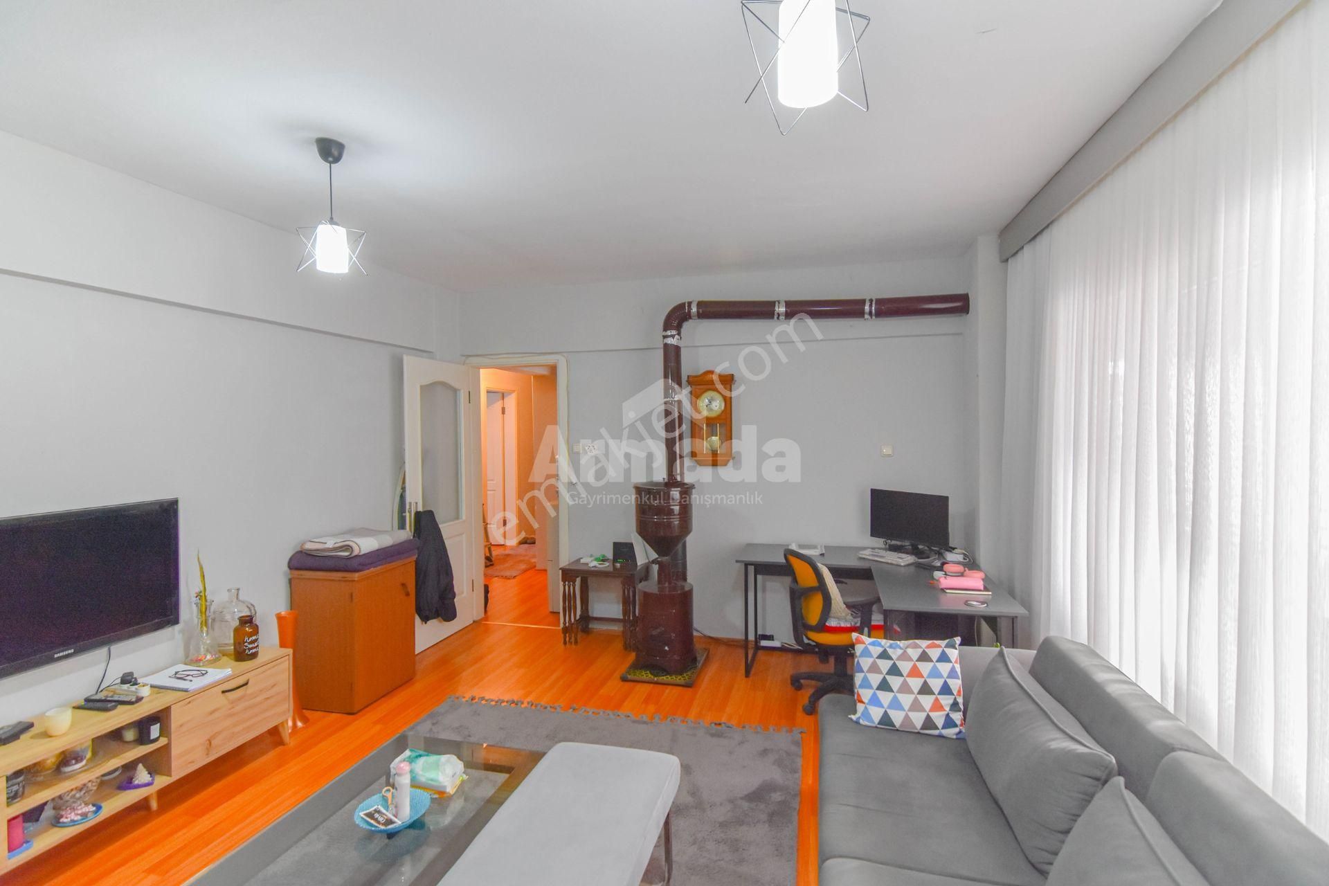 Kuşadası Şehir Merkezi'nde Sahile 300 Metre Satılık Daire - Görsel 3