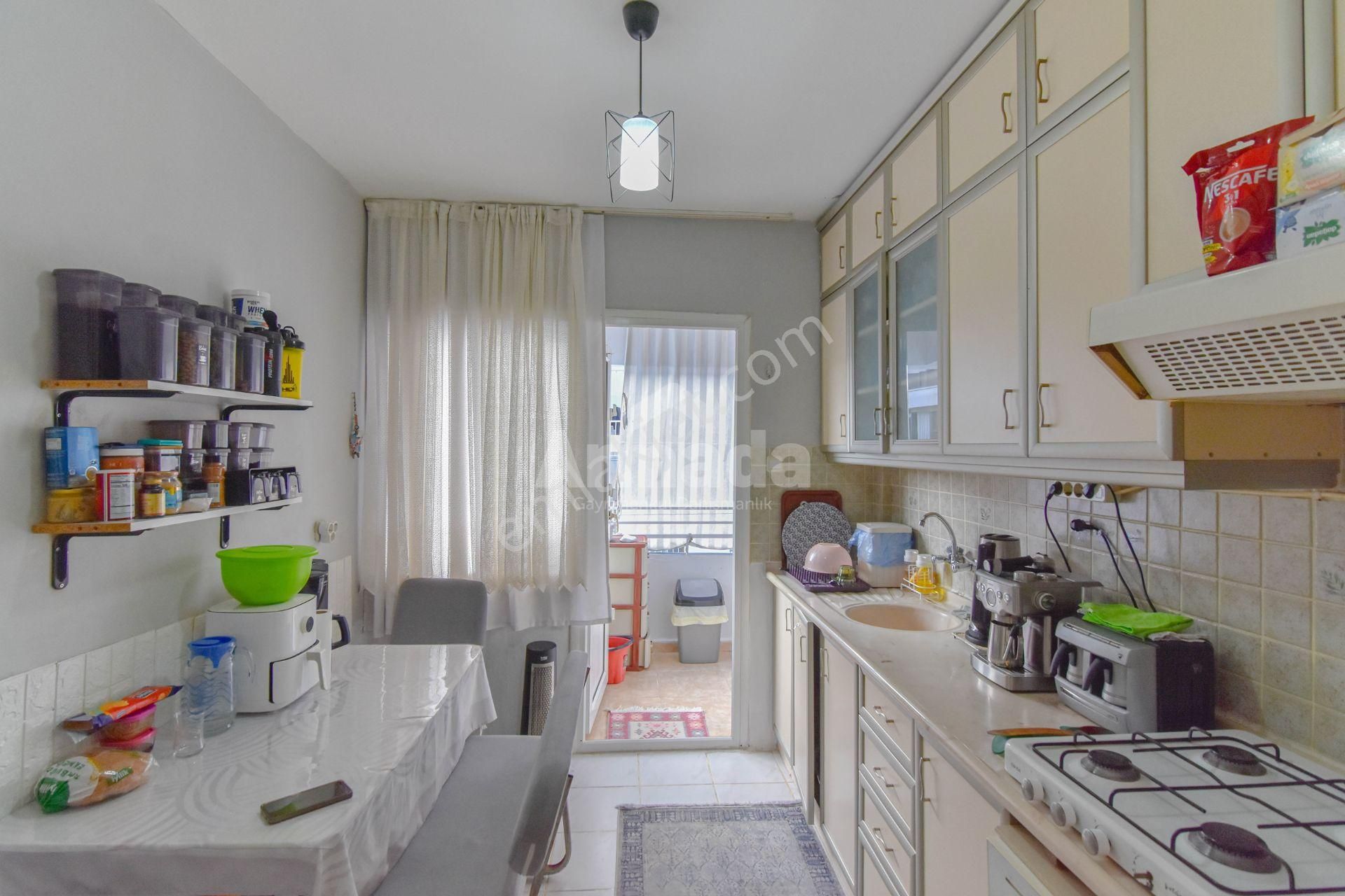 Kuşadası Şehir Merkezi'nde Sahile 300 Metre Satılık Daire - Görsel 6