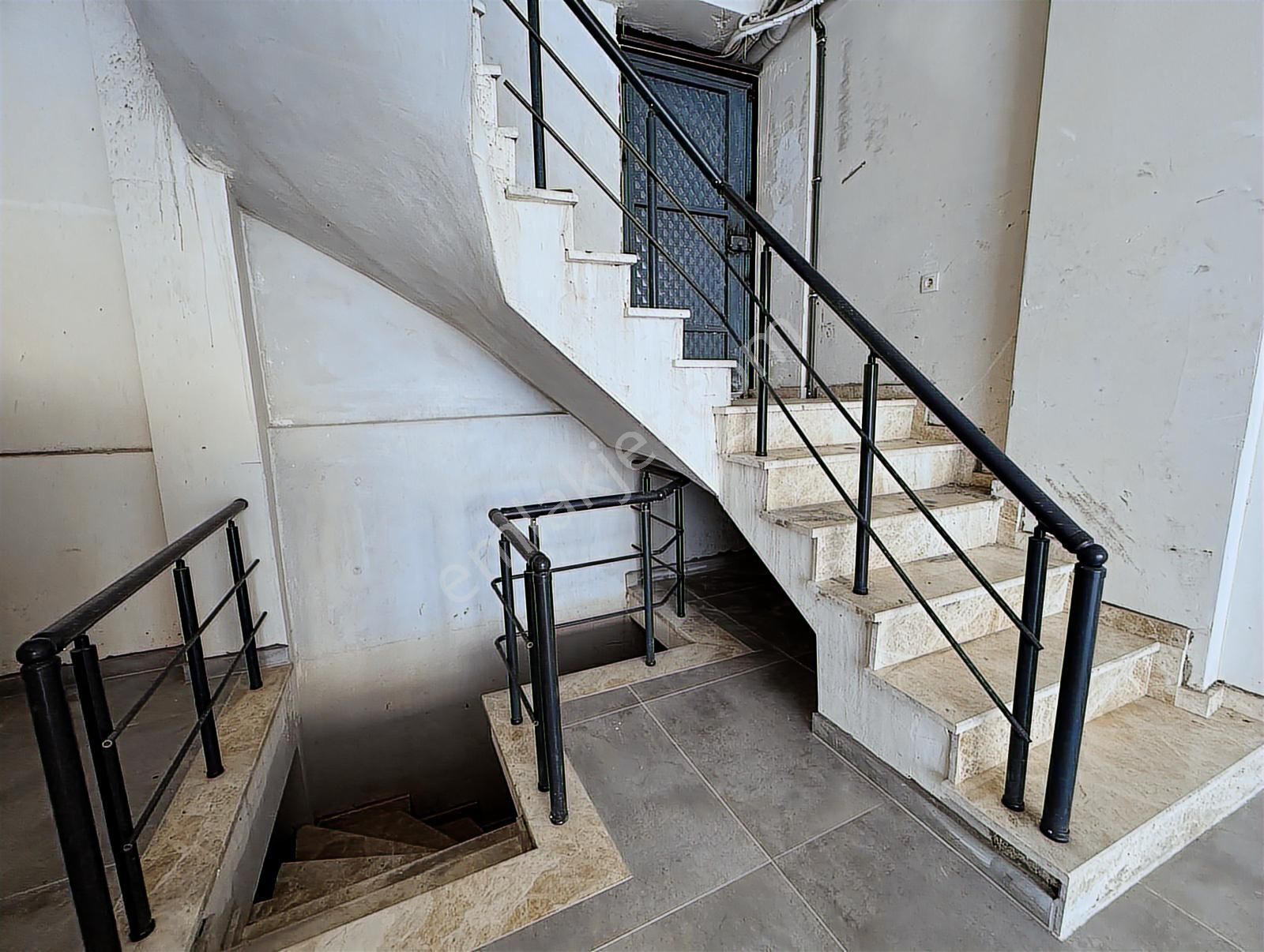 Gop Ordu Caddesi Dörtyol 3 Katlı 260m² Kapalı Alan Yüksek Tavan - Görsel 2