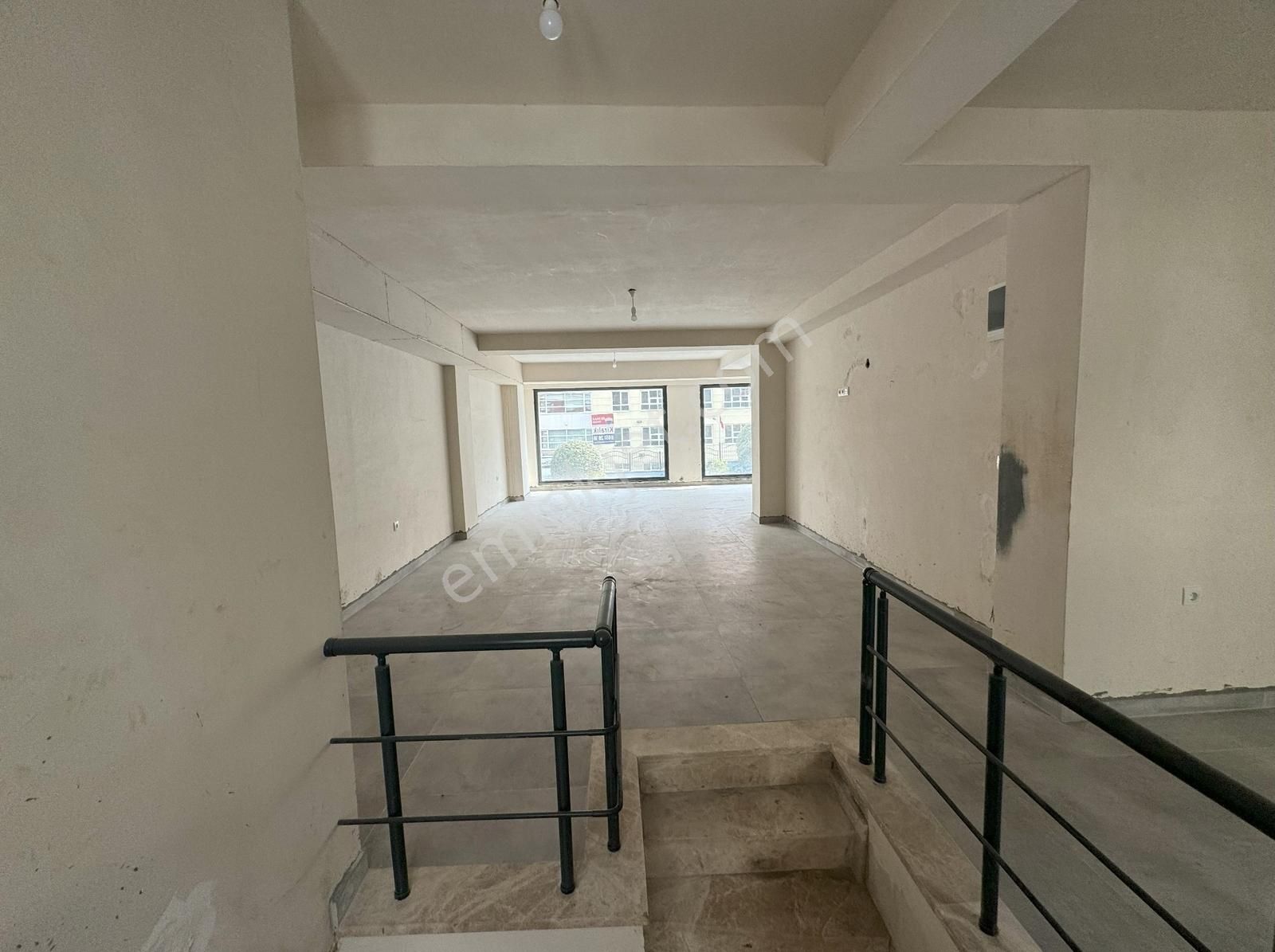 Gop Ordu Caddesi Dörtyol 3 Katlı 260m² Kapalı Alan Yüksek Tavan - Görsel 4