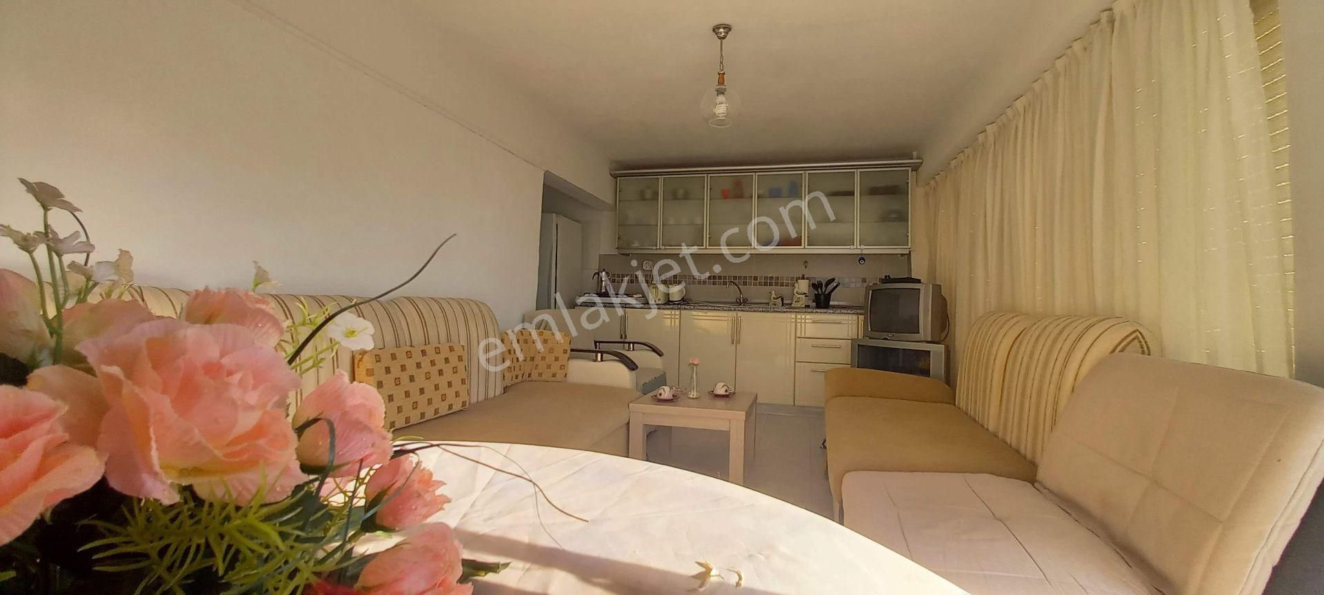 Kuşadası Karaova Mevki 4 Aylık Havuzlu Güvenlikli Sitede 1+1 Full Eşyalı Plaj 1 Km Kiralık Yazlık - Görsel 6