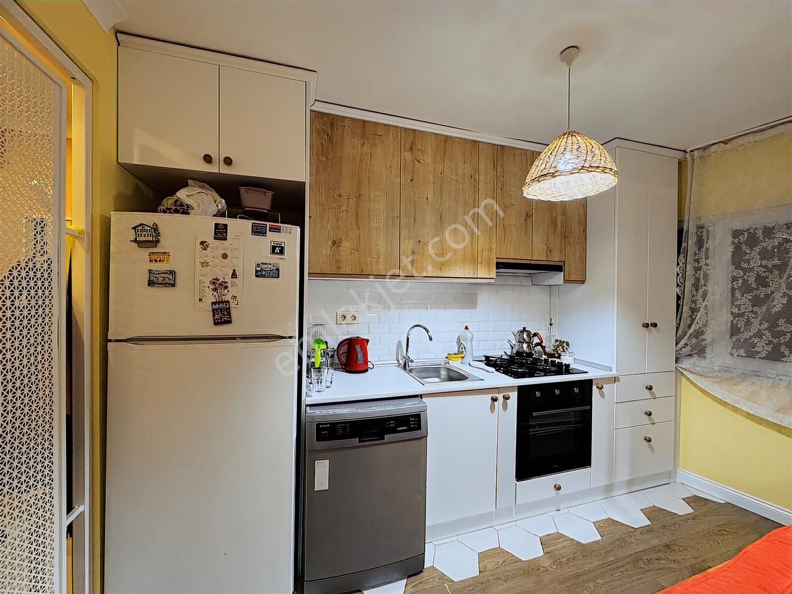 Ortaköy Merkez Sahile Yakın Yenilenmiş 2+1 Arakat Balkonlu Daire - Görsel 23