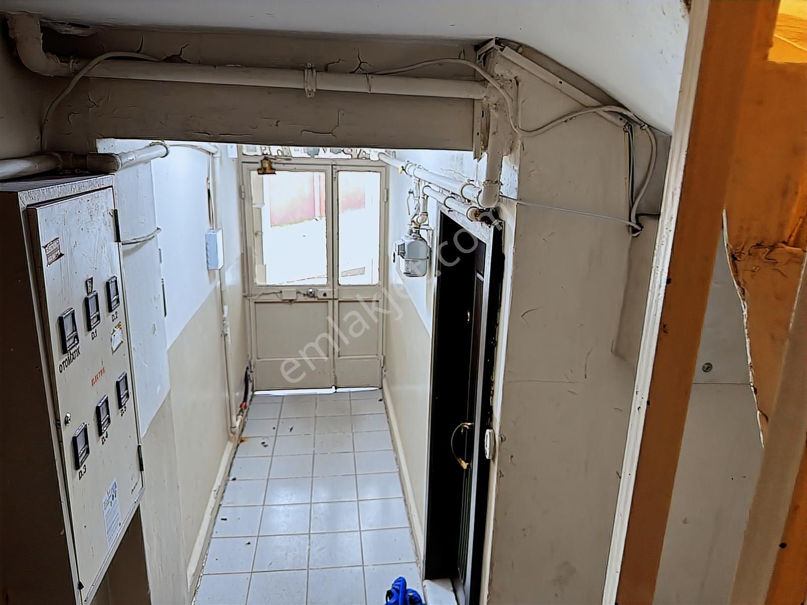 Ortaköy Merkez Sahile Yakın Yenilenmiş 2+1 Arakat Balkonlu Daire - Görsel 24