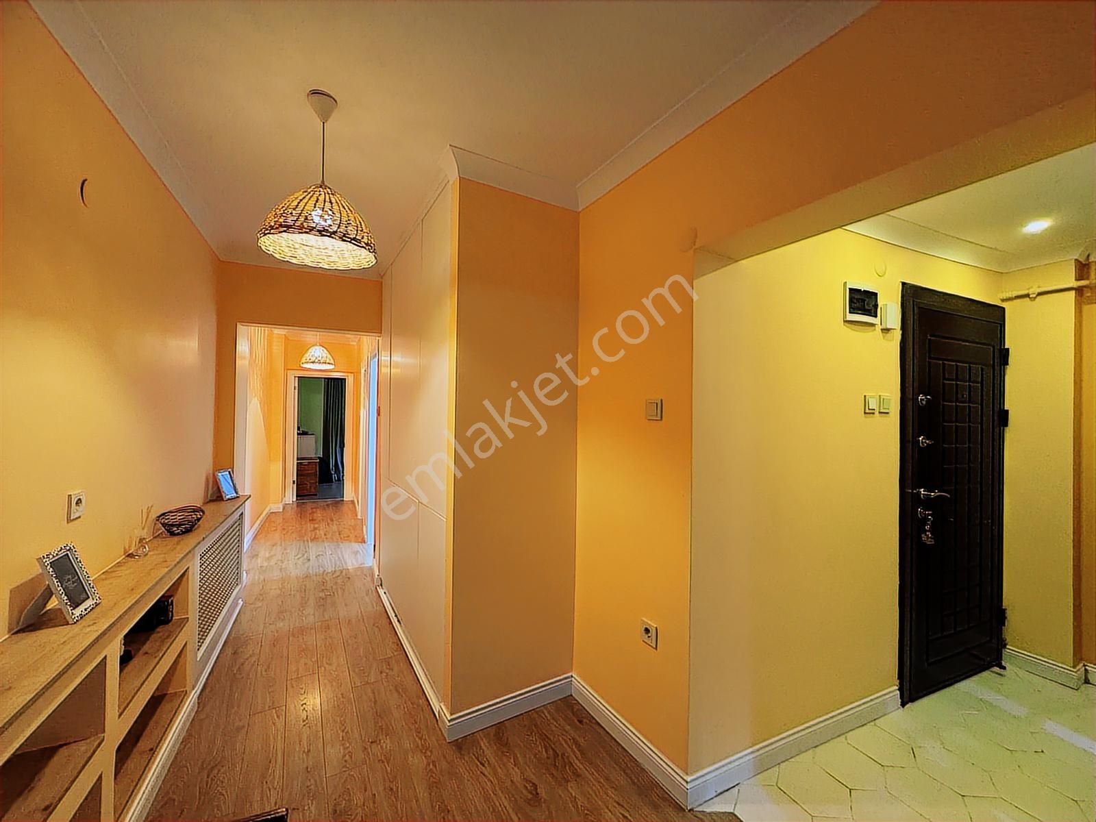 Ortaköy Merkez Sahile Yakın Yenilenmiş 2+1 Arakat Balkonlu Daire - Görsel 17