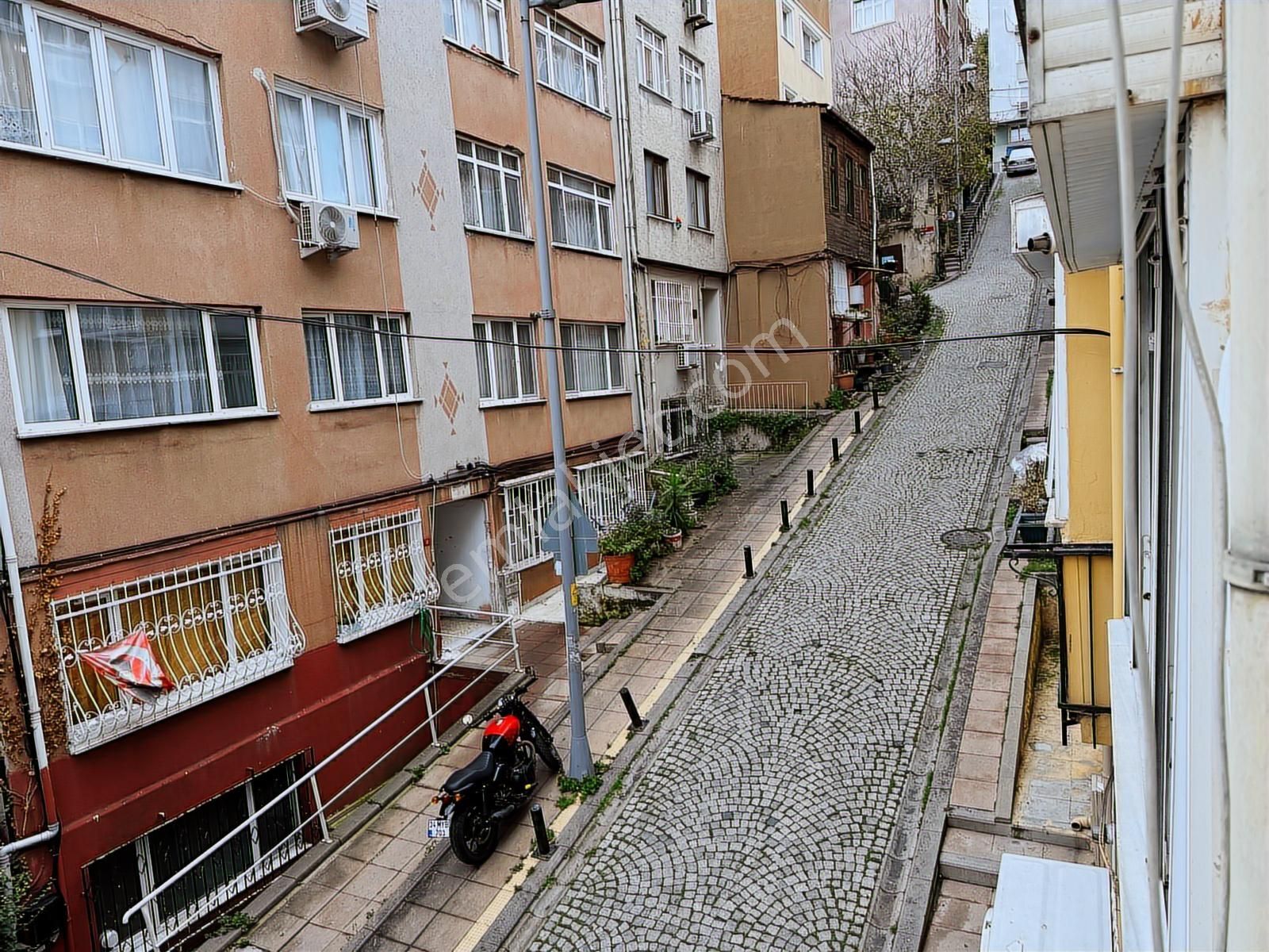 Ortaköy Merkez Sahile Yakın Yenilenmiş 2+1 Arakat Balkonlu Daire - Görsel 6