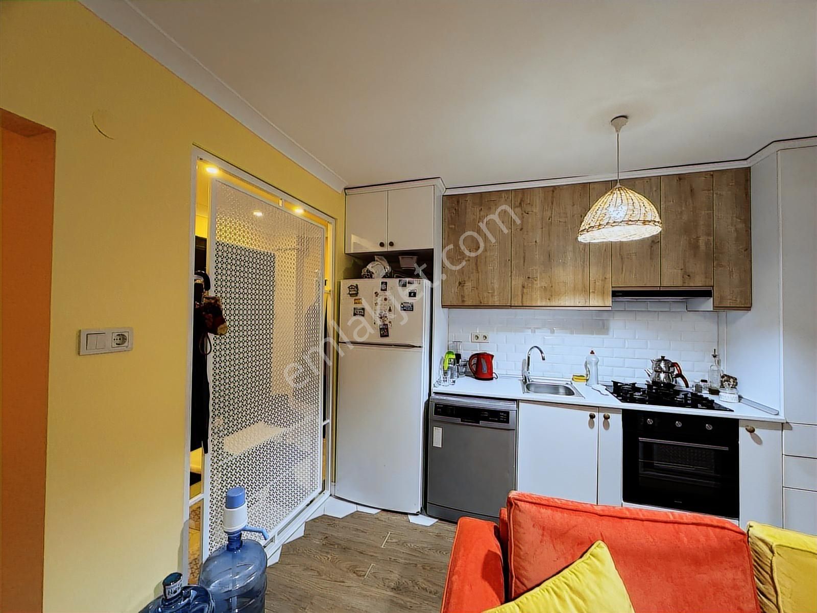 Ortaköy Merkez Sahile Yakın Yenilenmiş 2+1 Arakat Balkonlu Daire - Görsel 5