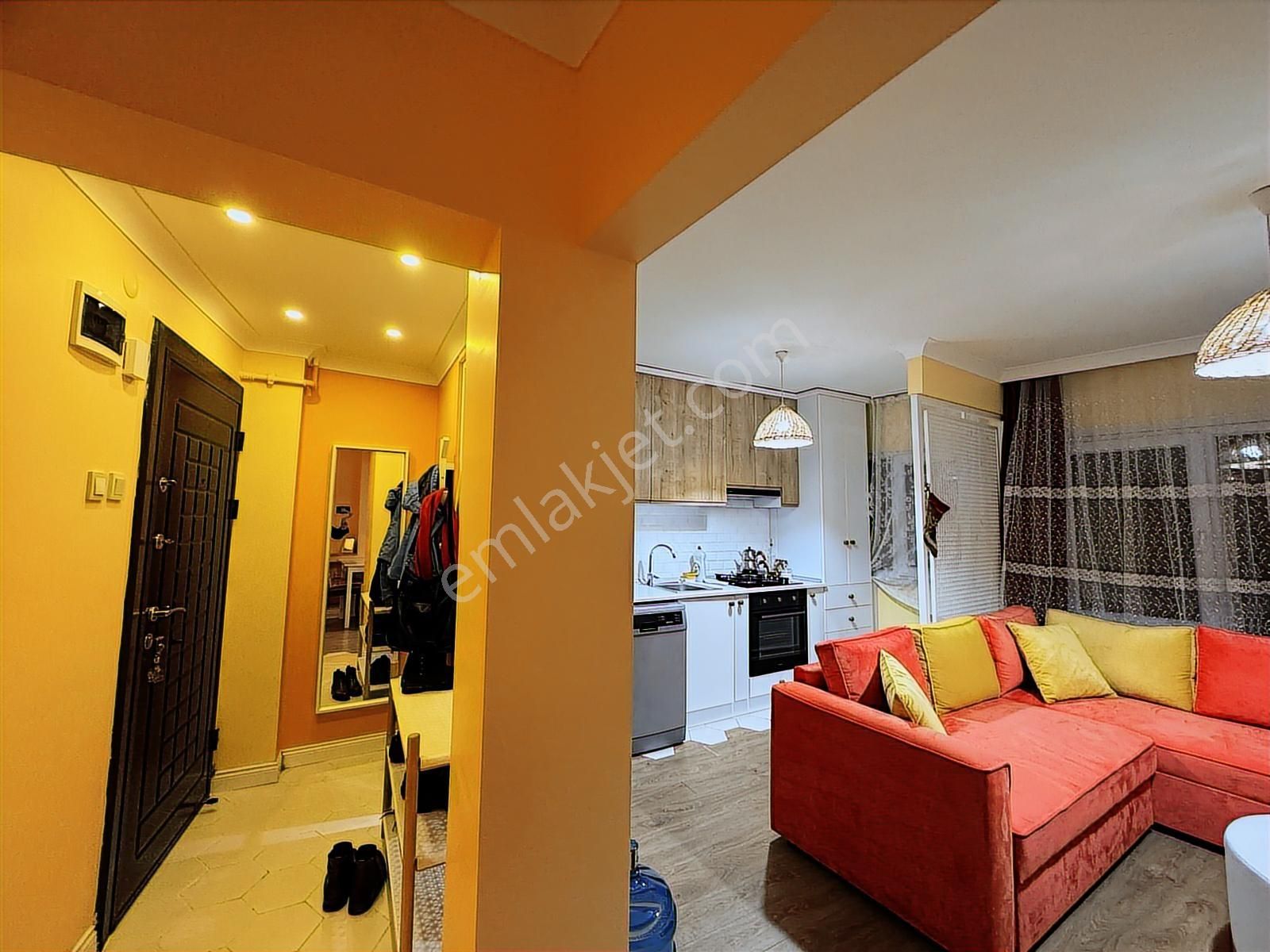 Ortaköy Merkez Sahile Yakın Yenilenmiş 2+1 Arakat Balkonlu Daire - Görsel 12