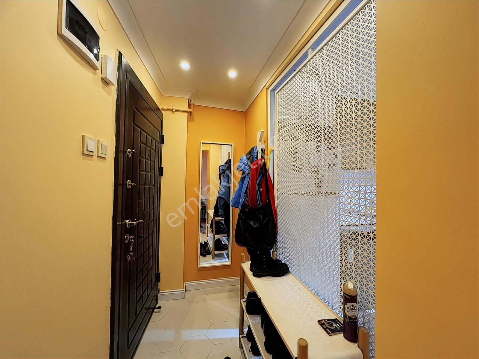 Ortaköy Merkez Sahile Yakın Yenilenmiş 2+1 Arakat Balkonlu Daire - Görsel 2