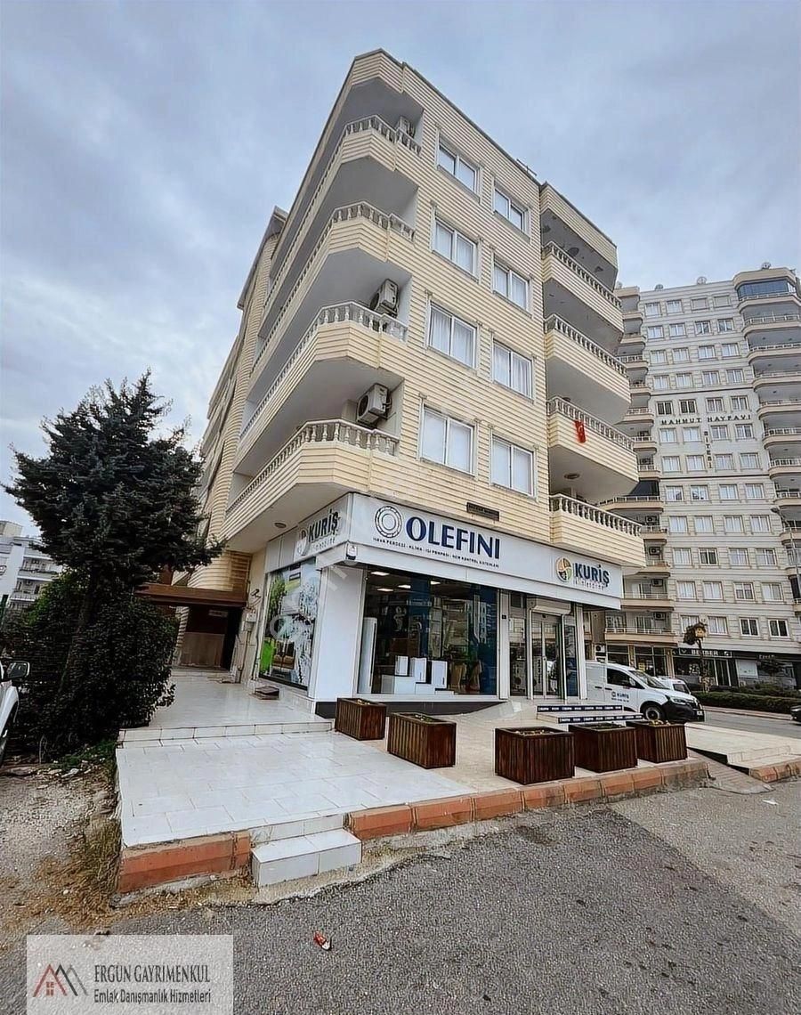 Ergünden Hürriyette Cadde Üzeri Herkat Tek Daire 5+1 Satılık