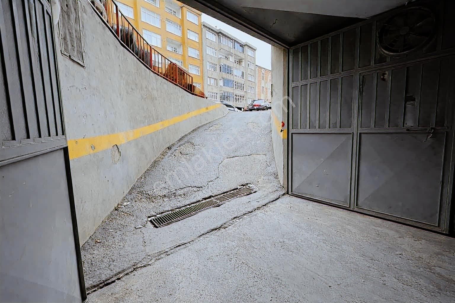 Araç Girisli,yüksek Tavanlı, Iskanlı Caddeüstü Kıralık Dükkan - Görsel 6