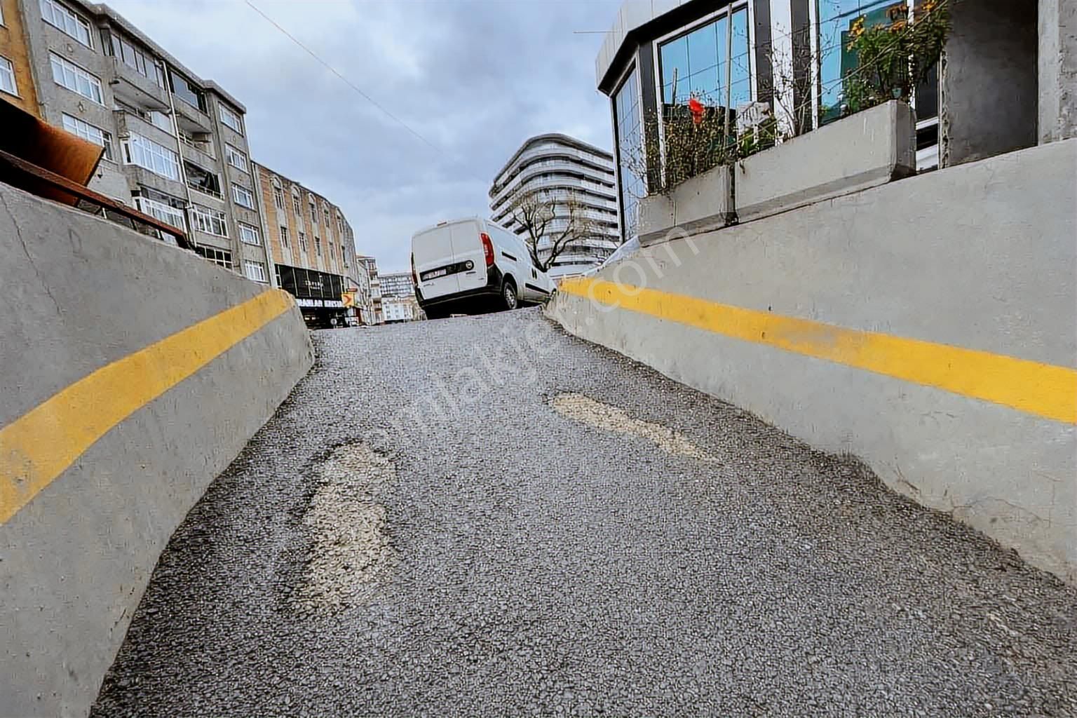 Araç Girisli,yüksek Tavanlı, Iskanlı Caddeüstü Kıralık Dükkan - Görsel 10