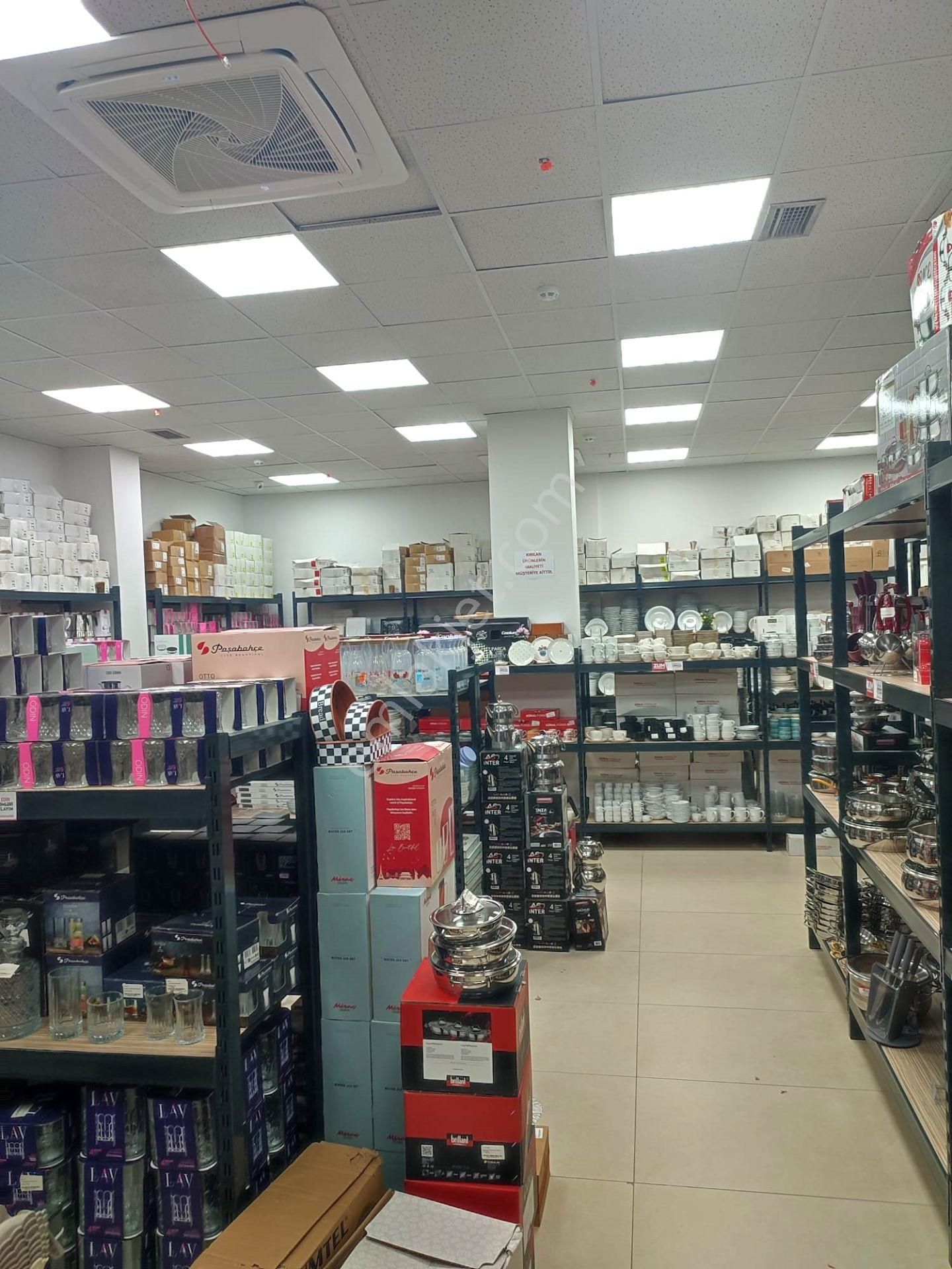 Suna Tabakçı'dan Bağcılar Osman Gazi Caddesi Satılık Dükkan - Görsel 24