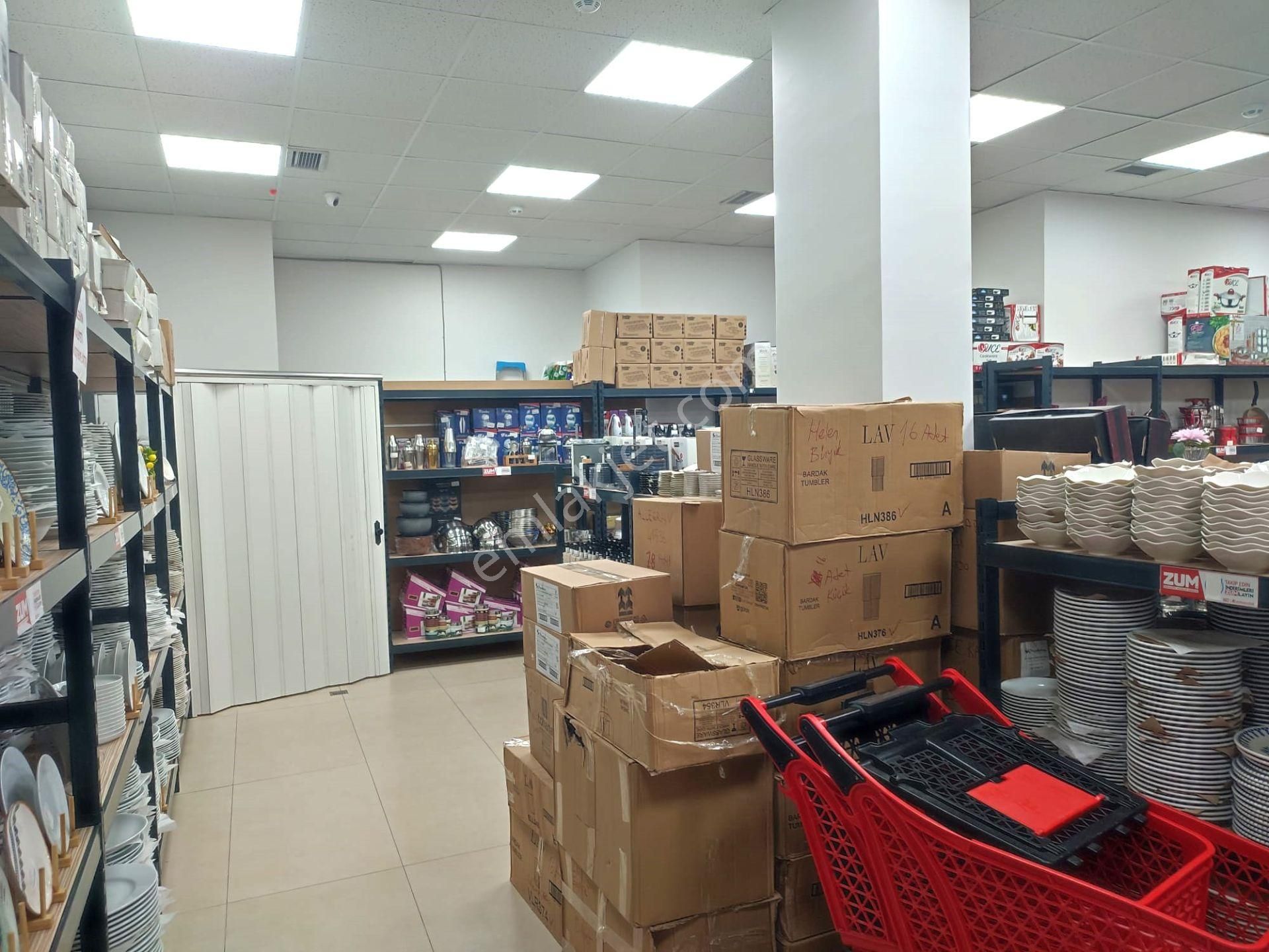 Suna Tabakçı'dan Bağcılar Osman Gazi Caddesi Satılık Dükkan - Görsel 21