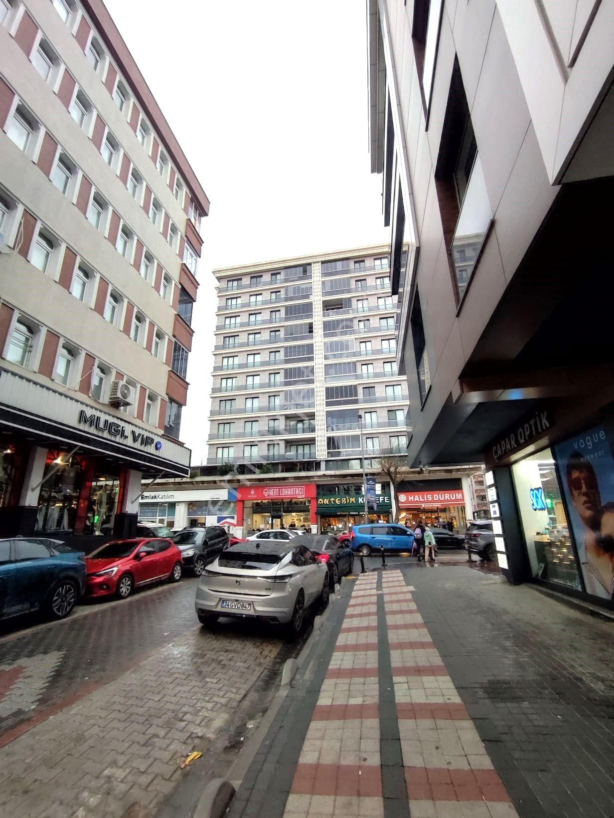 Suna Tabakçı'dan Bağcılar Osman Gazi Caddesi Satılık Dükkan - Görsel 3