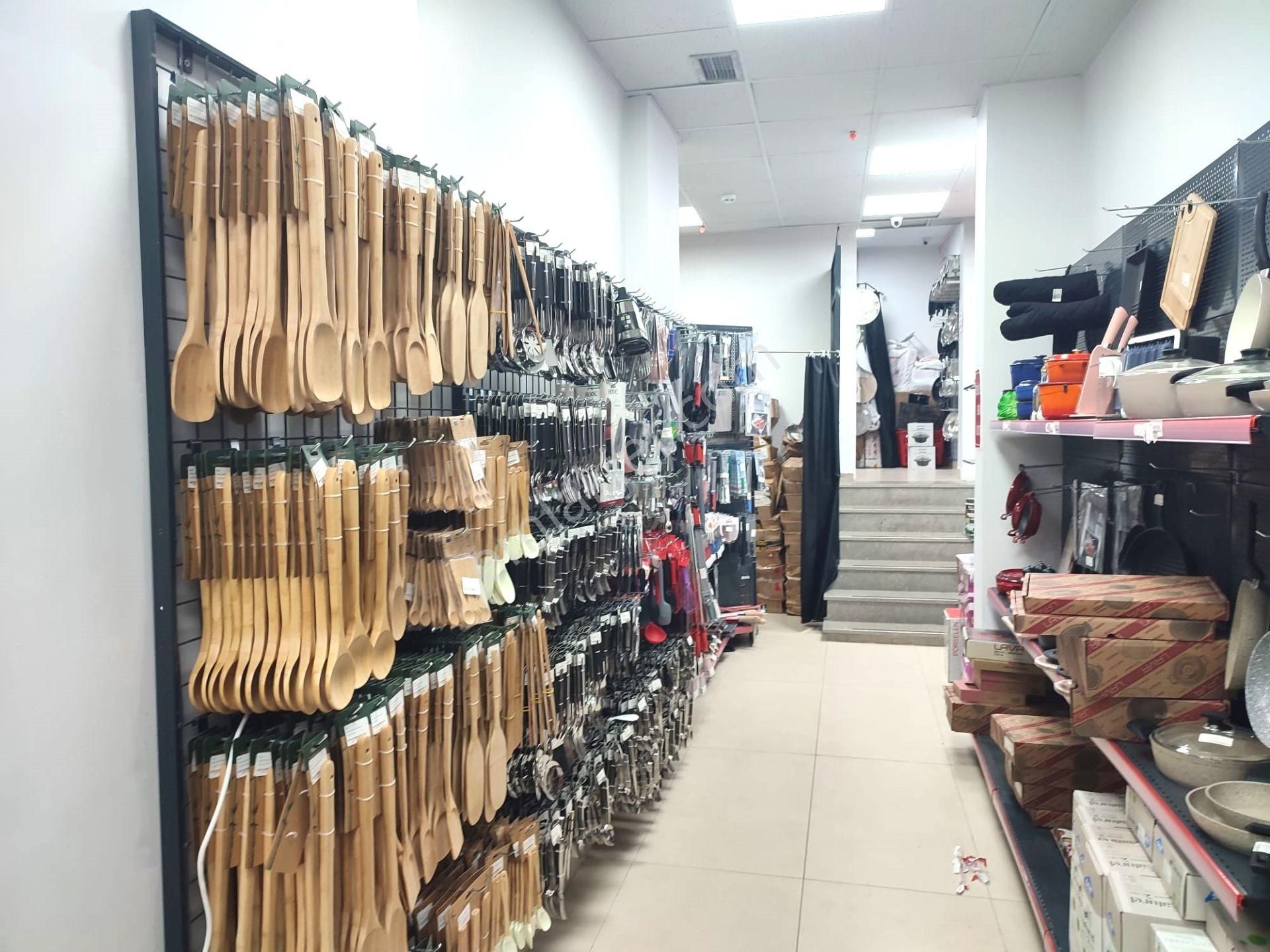 Suna Tabakçı'dan Bağcılar Osman Gazi Caddesi Satılık Dükkan - Görsel 19