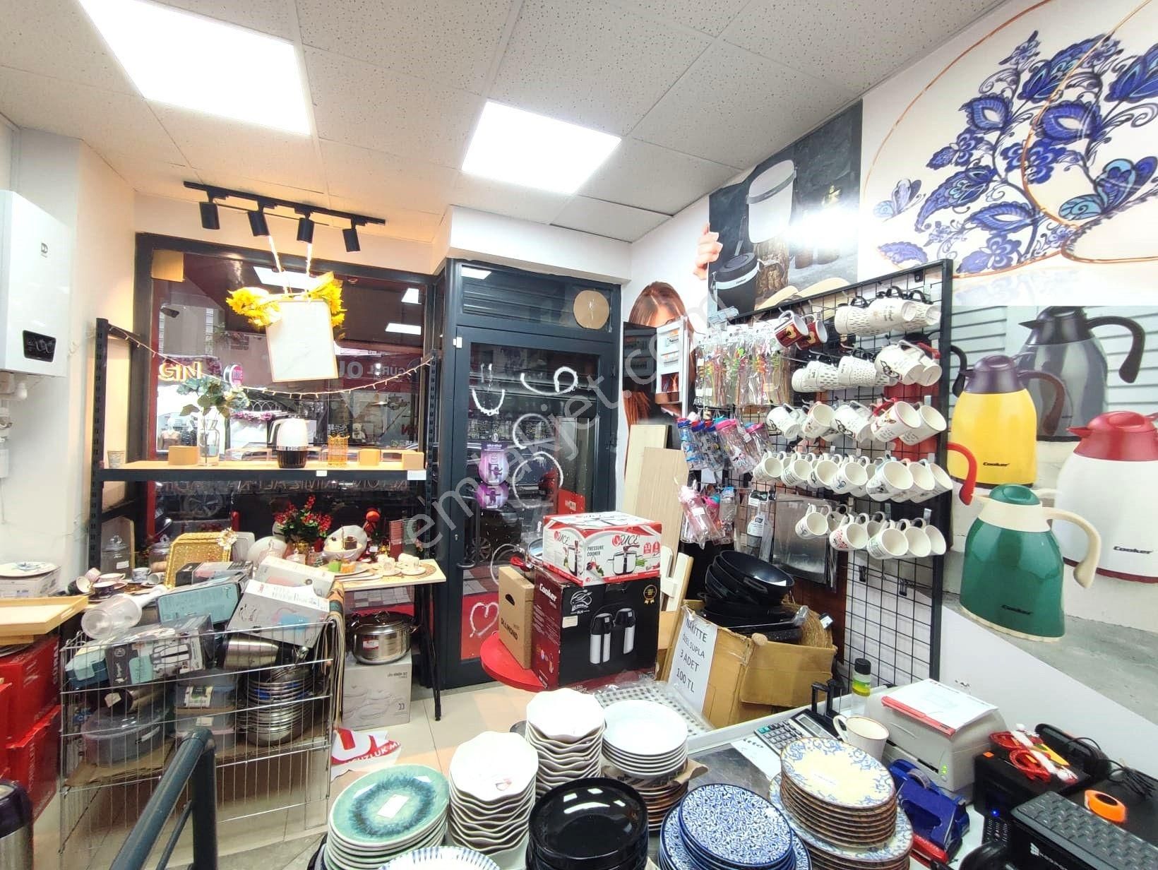 Suna Tabakçı'dan Bağcılar Osman Gazi Caddesi Satılık Dükkan - Görsel 9