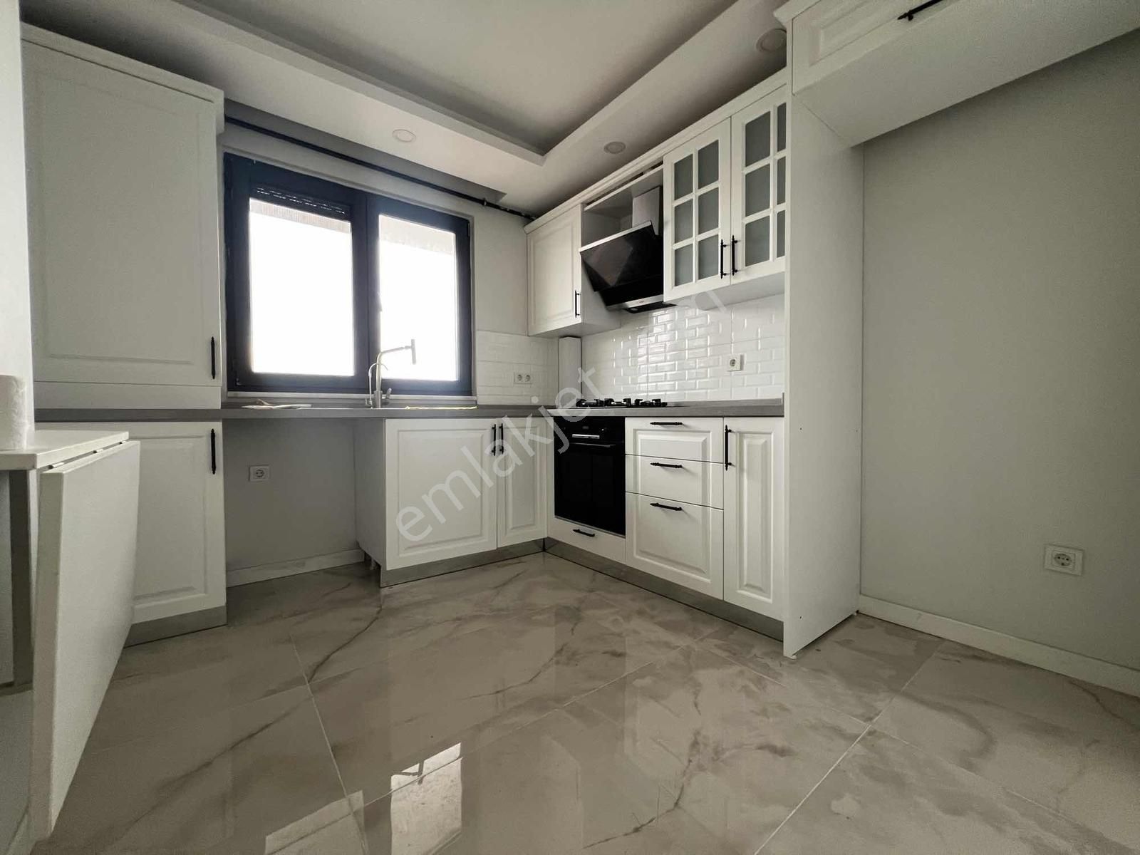 Bahçelievler Mahallesinde 3+2 180 M2 Çatı Dubleks - Görsel 2