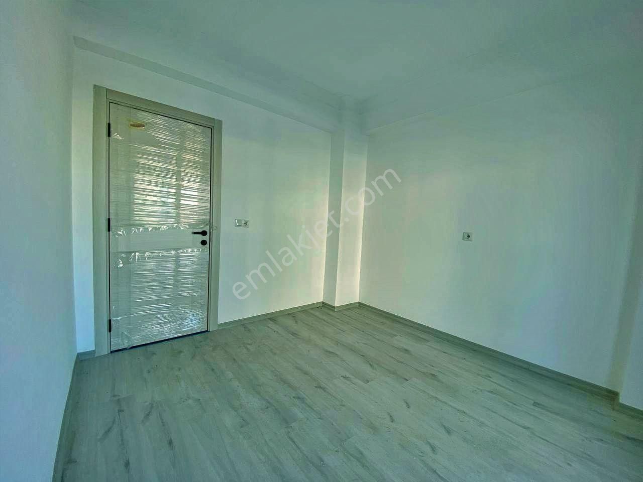 Uytundan Burhaniye Badem Alanında Havuzlu Sitede Arakat 2+1daire - Görsel 14