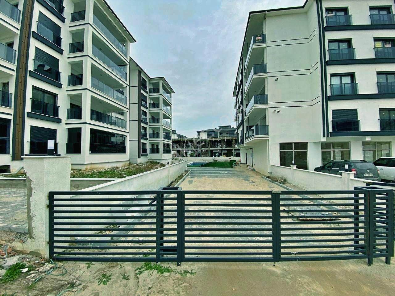 Uytundan Burhaniye Badem Alanında Havuzlu Sitede Arakat 2+1daire - Görsel 16