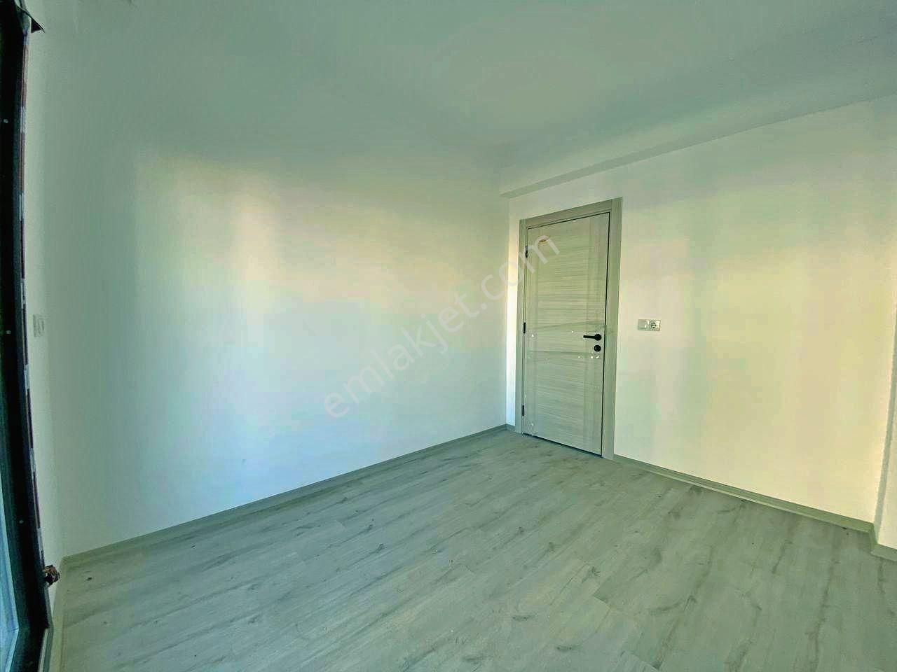 Uytundan Burhaniye Badem Alanında Havuzlu Sitede Arakat 2+1daire - Görsel 12