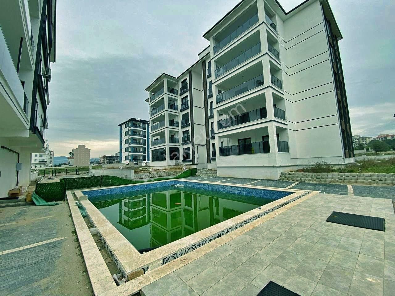 Uytundan Burhaniye Badem Alanında Havuzlu Sitede Arakat 2+1daire - Görsel 32