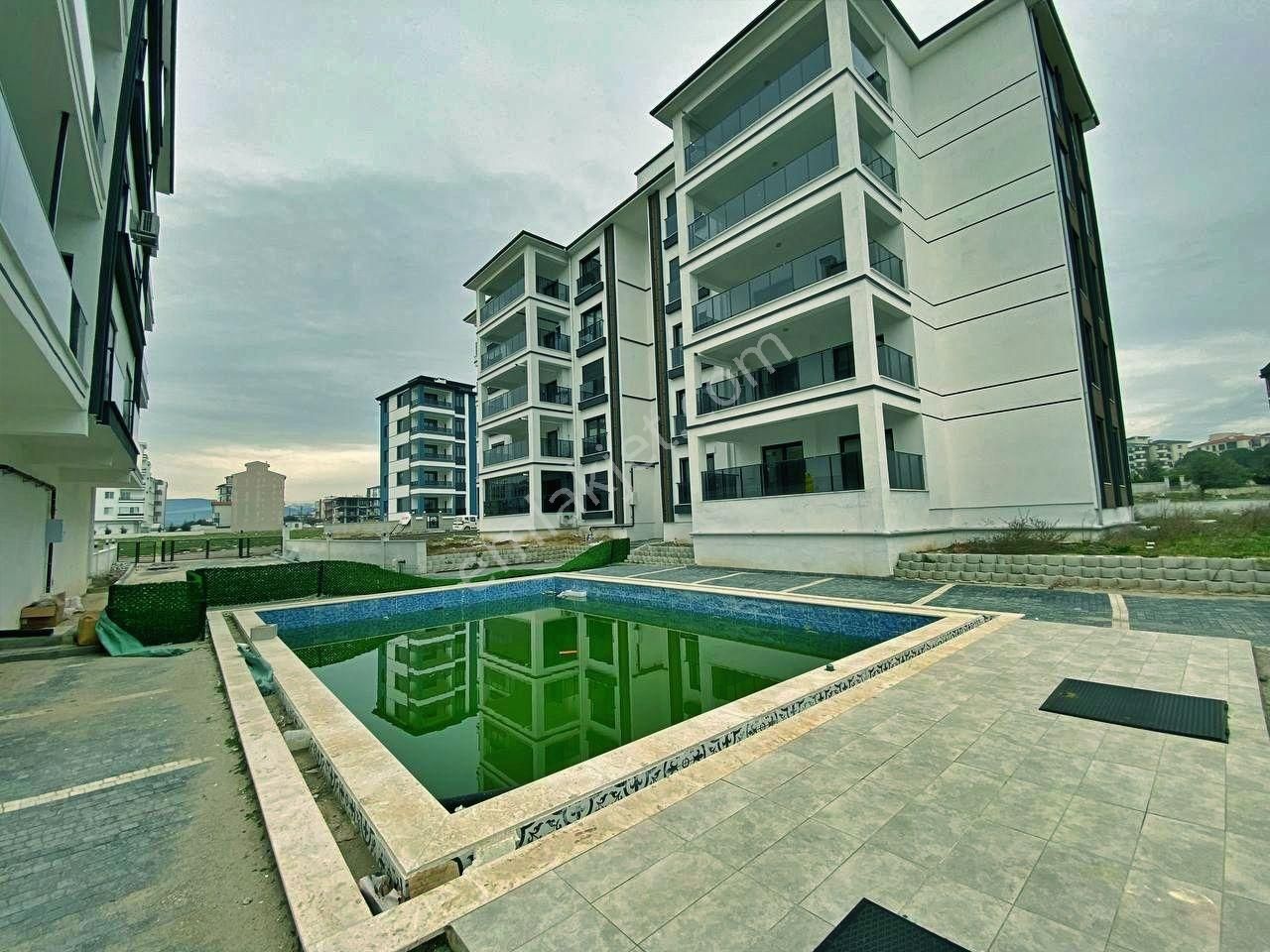 Uytundan Burhaniye Badem Alanında Havuzlu Sitede Arakat 2+1daire - Görsel 21