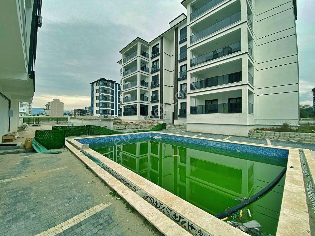 Uytundan Burhaniye Badem Alanında Havuzlu Sitede Arakat 2+1daire - Görsel 28