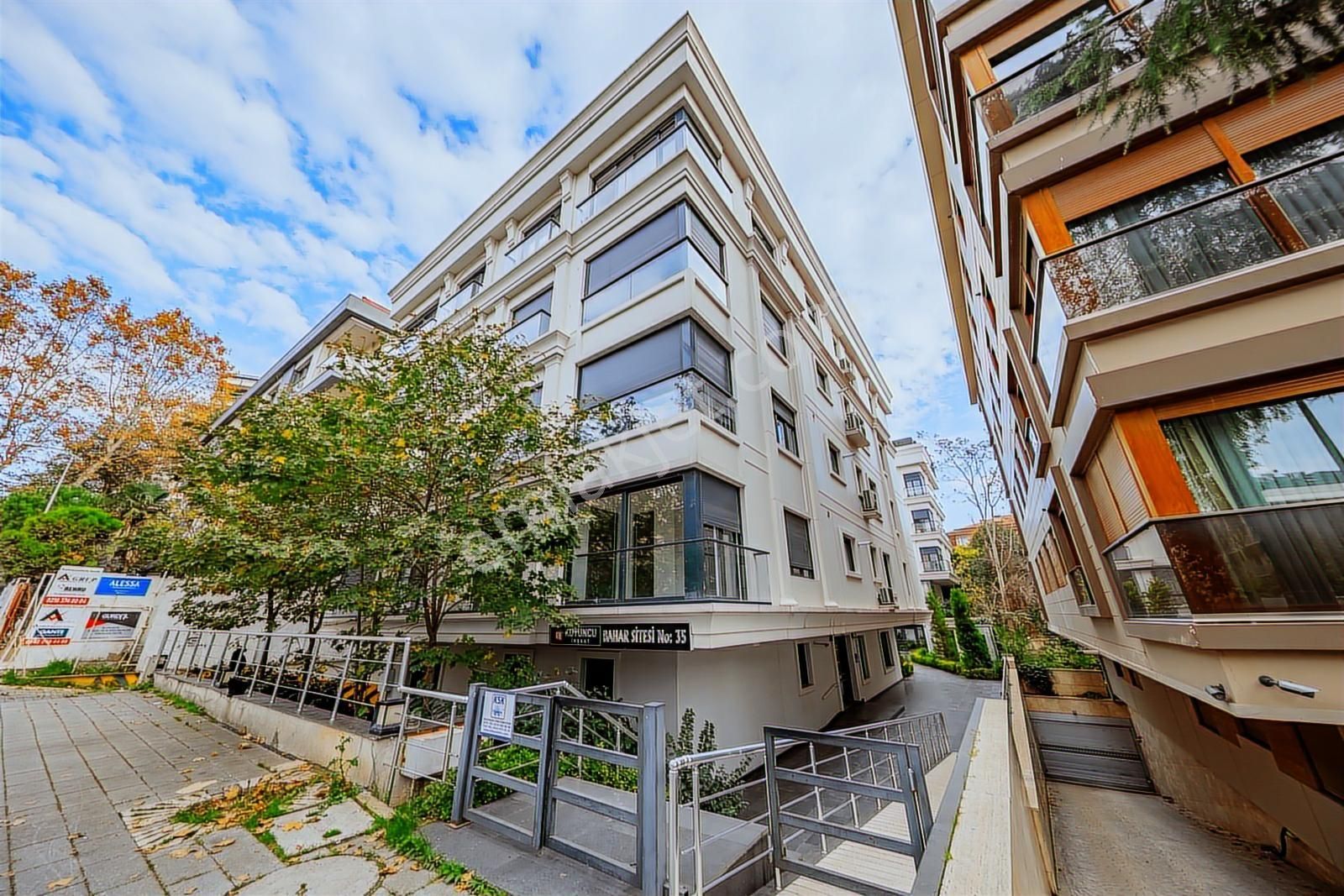 Kazım Özalp Sokakta Satılık Bahçe Katı 2+1 Boş Daire