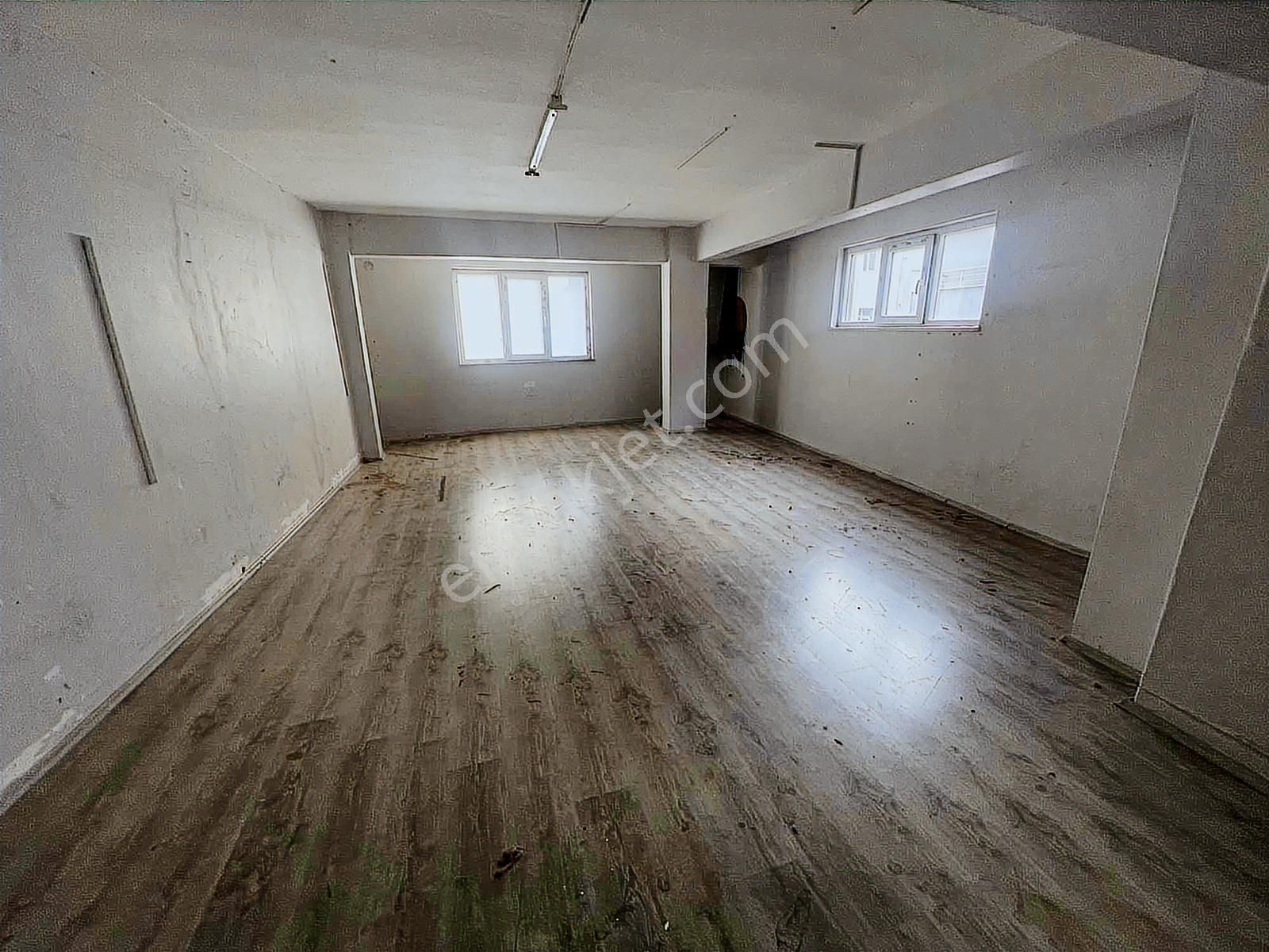 Gaziosmanpaşa Havuzbaşı Sanayide Kiralık 190m2 Atölye-imalathane