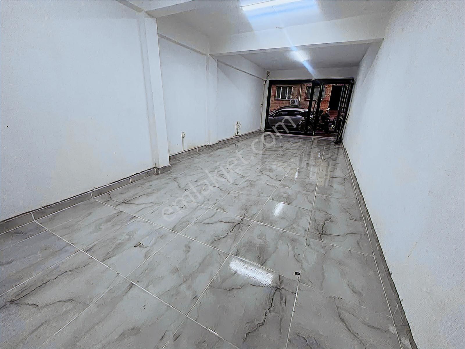 Bayrampaşa Teraziderede 40 M2 Kiralık Dükkan