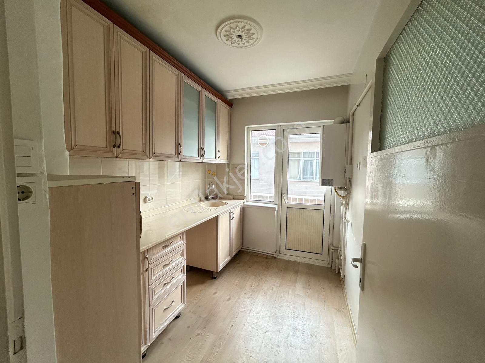 Taner'den Dikmen Nisan Sok'ta 3.kat Ön Cephe 3+1 Mantolamalı Boş - Görsel 17