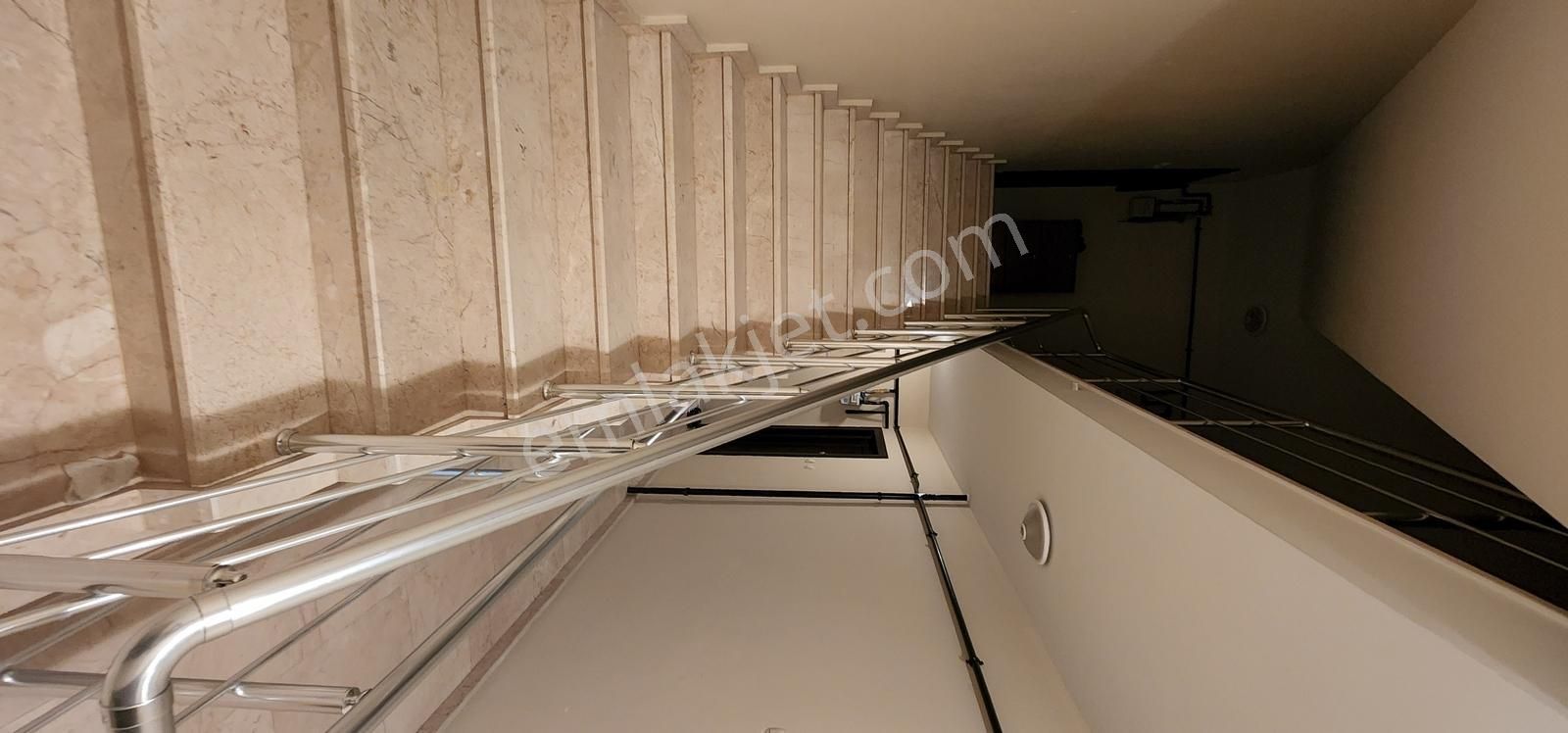 Kariyer'den Hamidiye Mah Köşe Bina 160 M² Ara Kat 3+1 Kiralık - Görsel 31