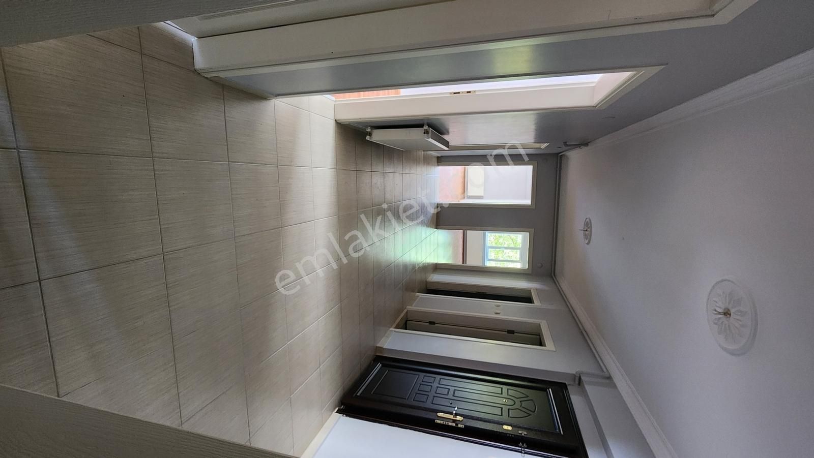 Kariyer'den Hamidiye Mah Köşe Bina 160 M² Ara Kat 3+1 Kiralık - Görsel 2
