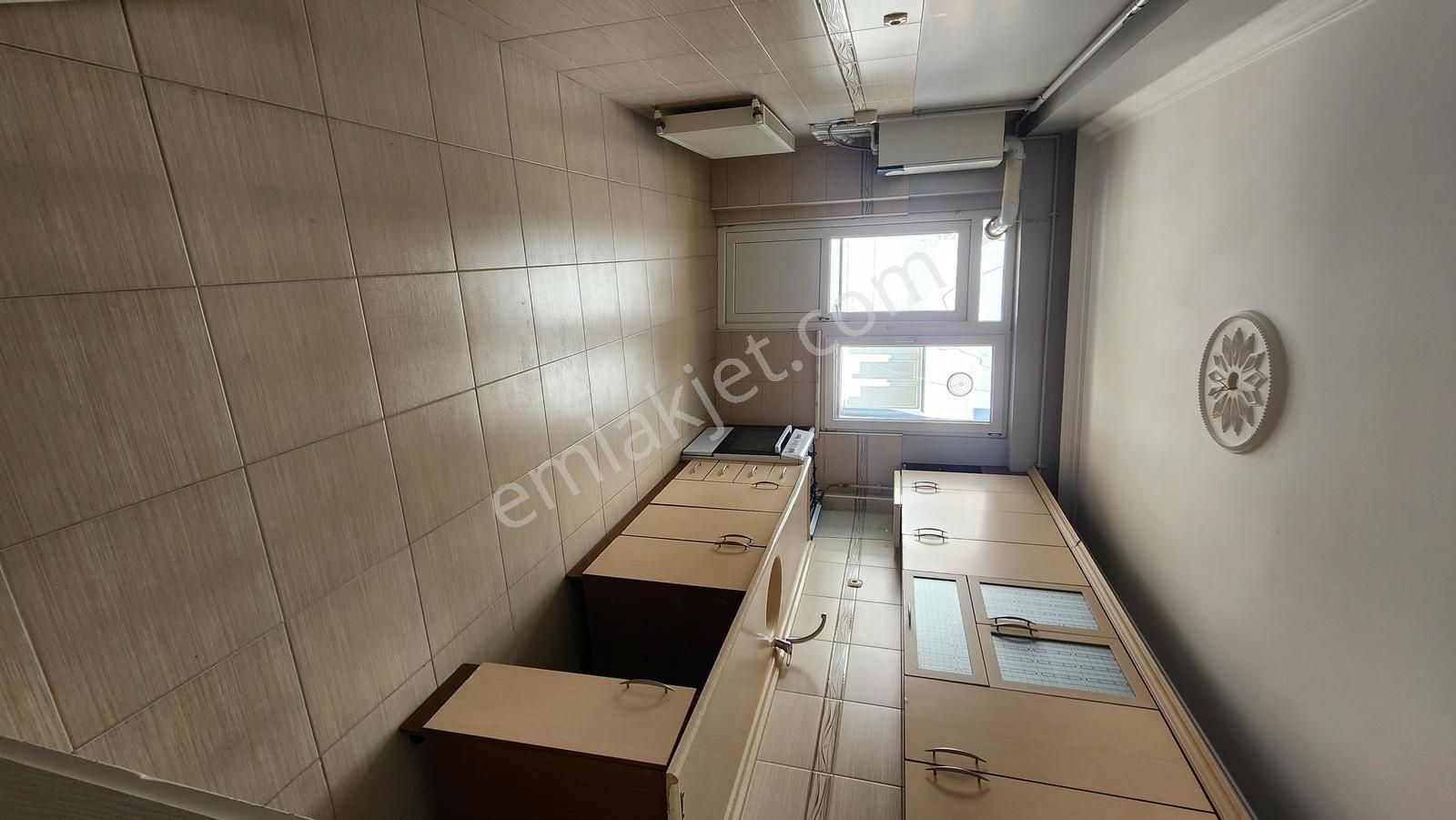 Kariyer'den Hamidiye Mah Köşe Bina 160 M² Ara Kat 3+1 Kiralık - Görsel 10