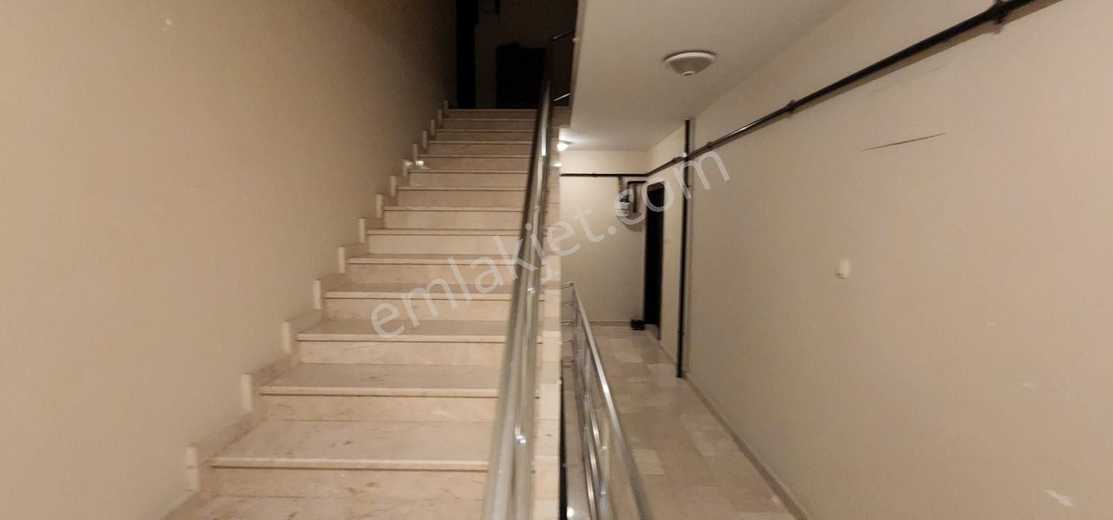 Kariyer'den Hamidiye Mah Köşe Bina 160 M² Ara Kat 3+1 Kiralık - Görsel 7