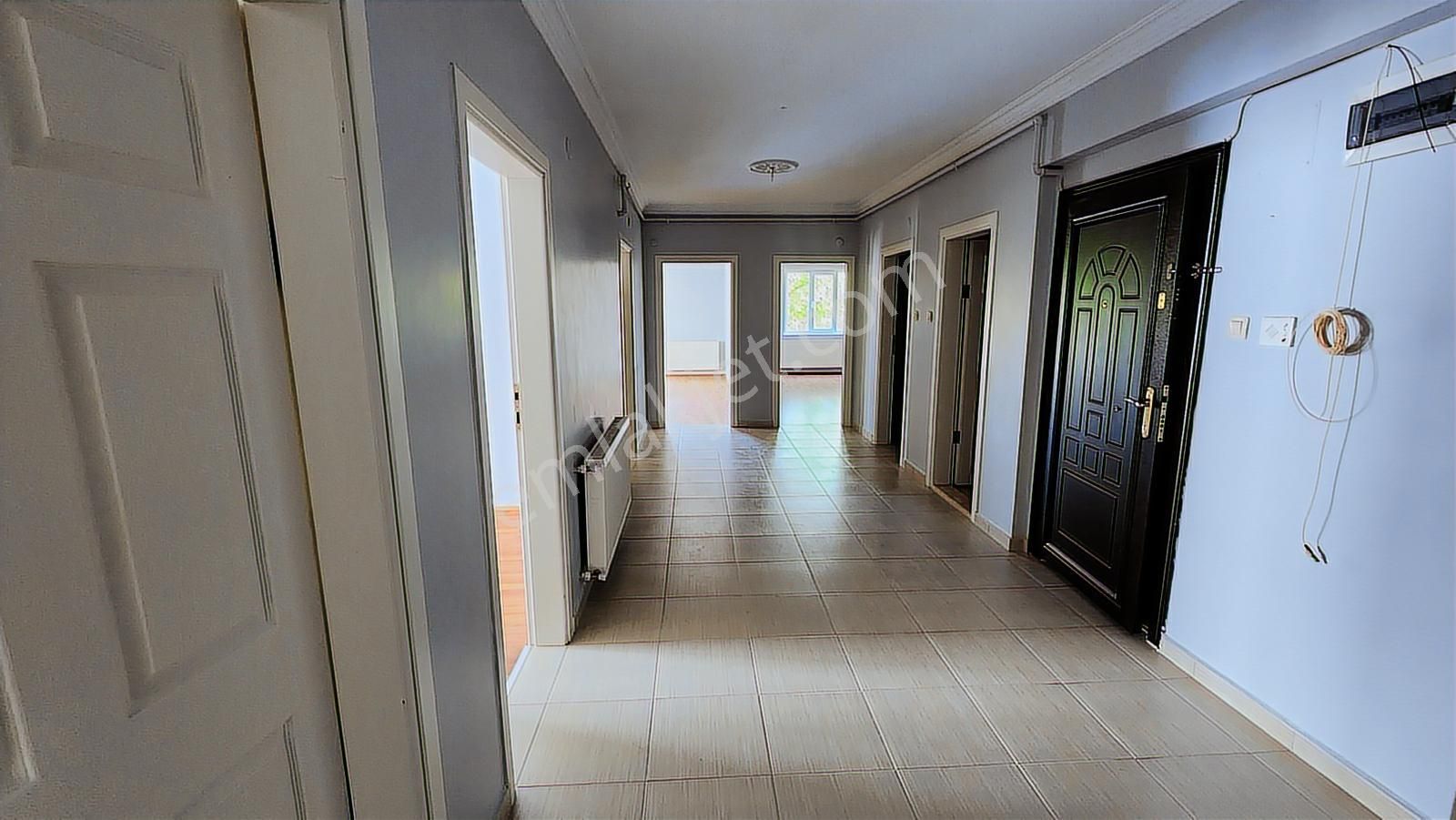 Kariyer'den Hamidiye Mah Köşe Bina 160 M² Ara Kat 3+1 Kiralık - Görsel 18