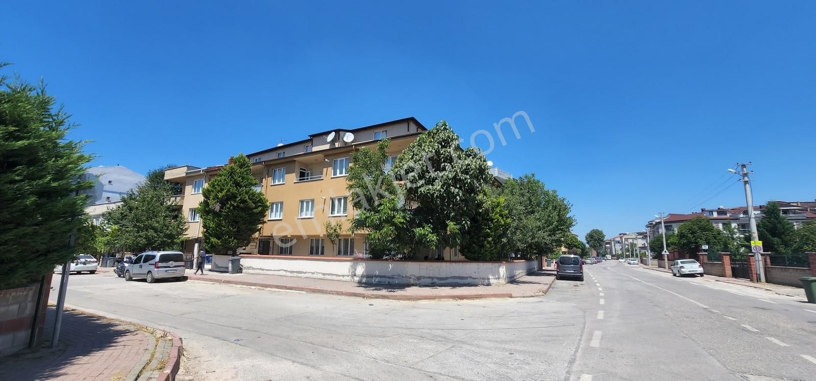 Kariyer'den Hamidiye Mah Köşe Bina 160 M² Ara Kat 3+1 Kiralık - Görsel 17