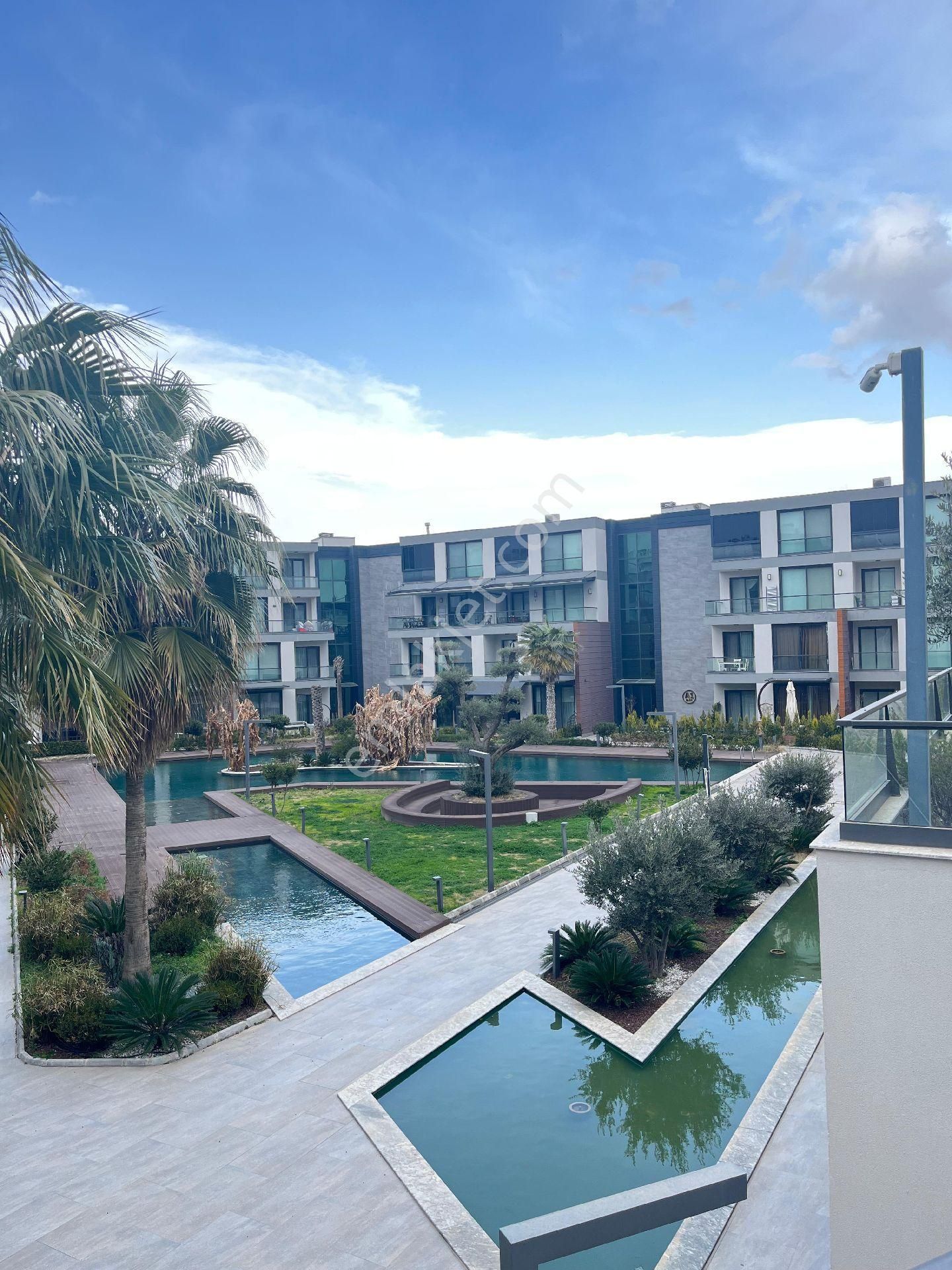 İzmir Gaziemir Landor Sitesi İçerisinde Eşyalı 3+1 Kiralık Daire