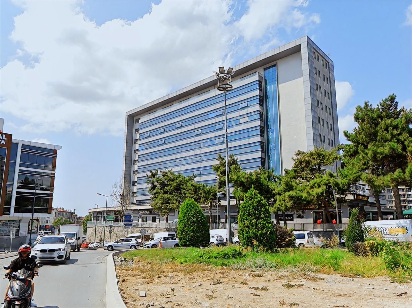 E-5 Yakınında Prejtijli 900 M2 Kiralık İşyeri