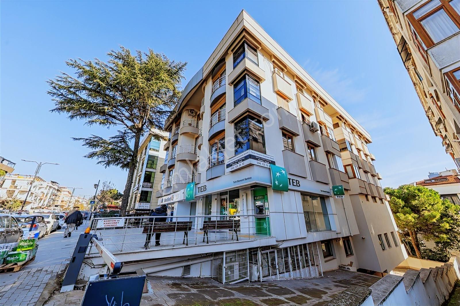 Acıbadem Cadde'sinde 130 M2 3+1 Satılık Dubleks Daire