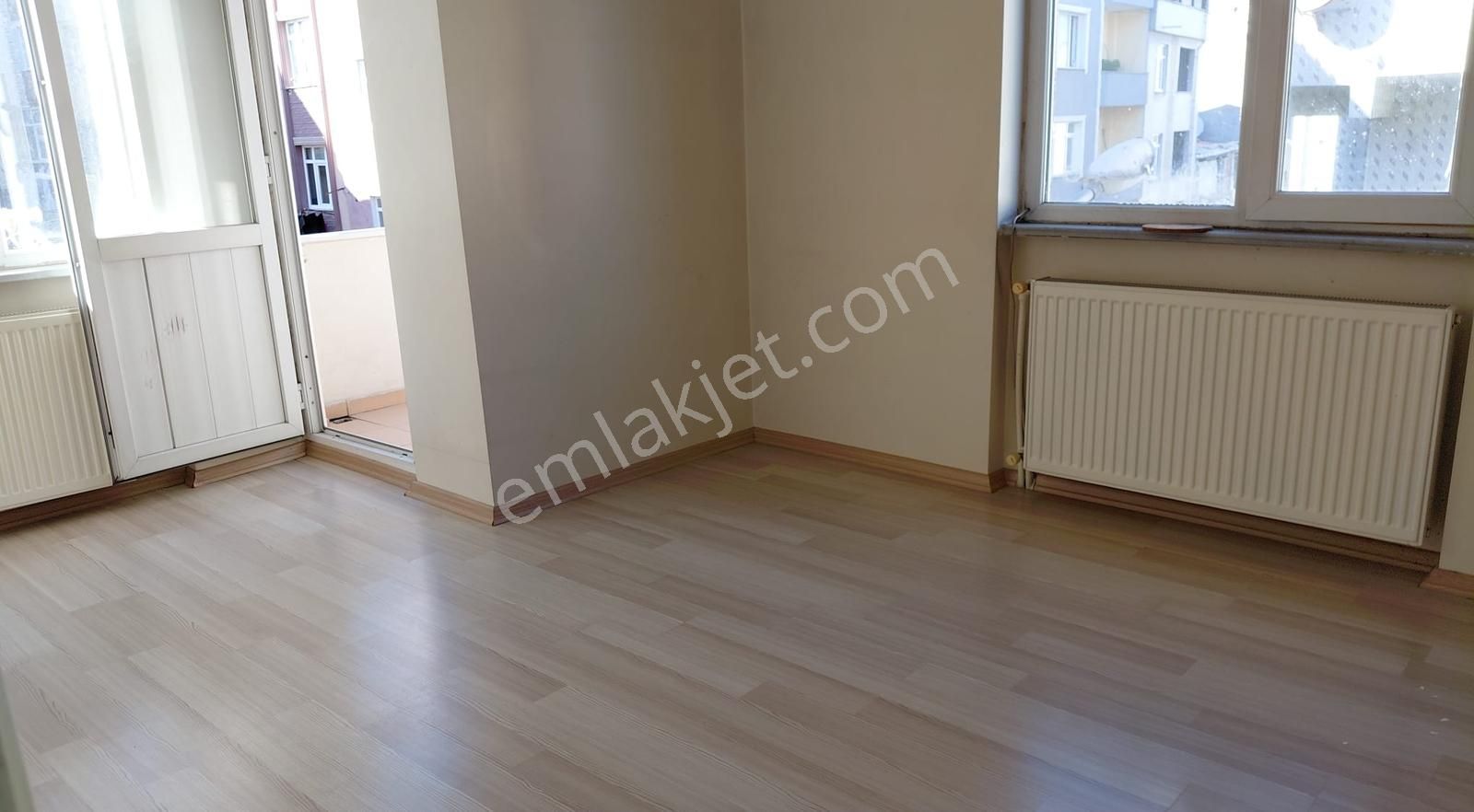 Karadeniz Mahllesinde Arakat 2+1 Satılık Daire - Görsel 2