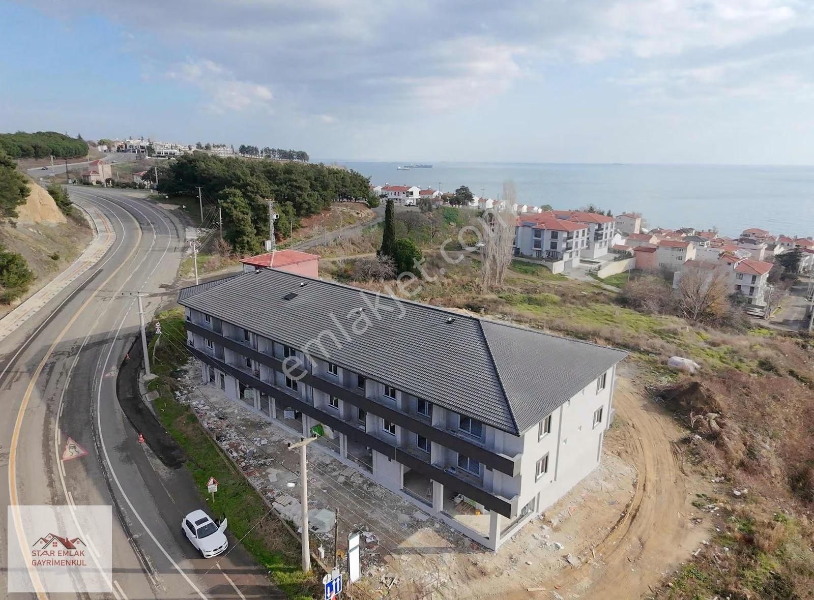 Barboros'da Ana Cadde Üzerinde Satılık Yerden Isıtmalı 1+1 Daire