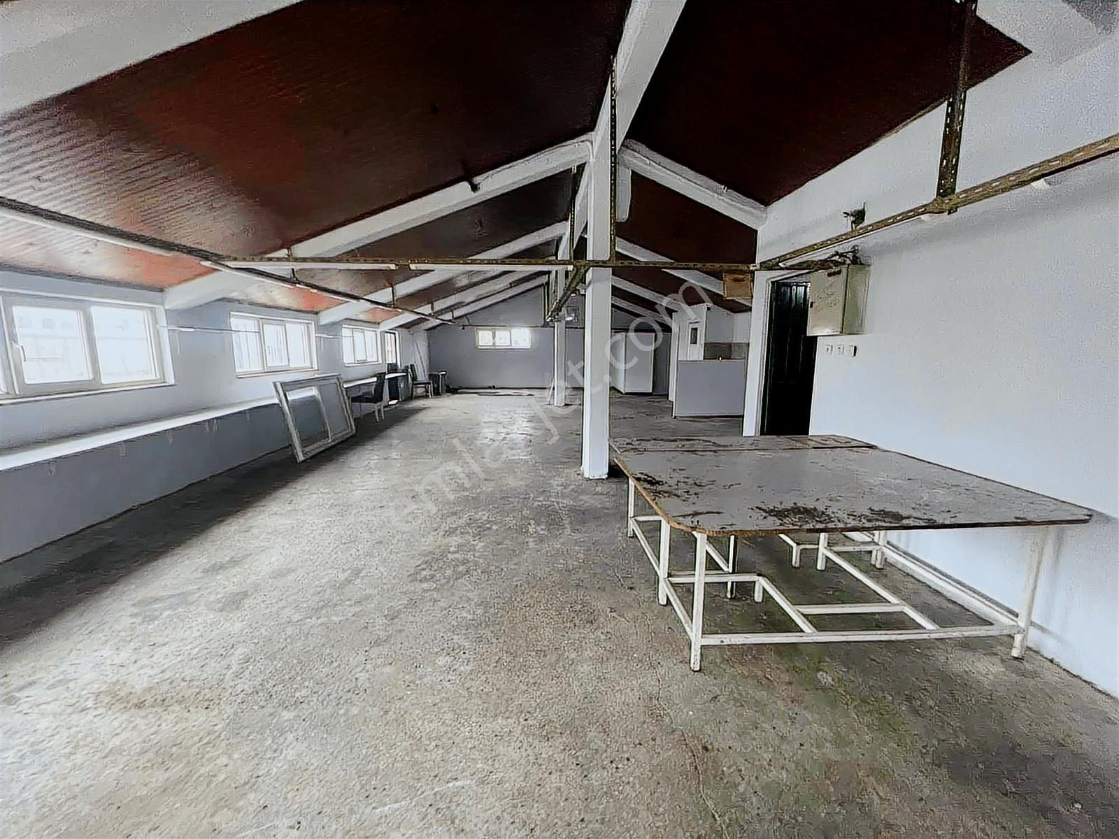 Havuzbaşı Sanayide Kiralık 130 M2 3.kat Dükkan - Görsel 2