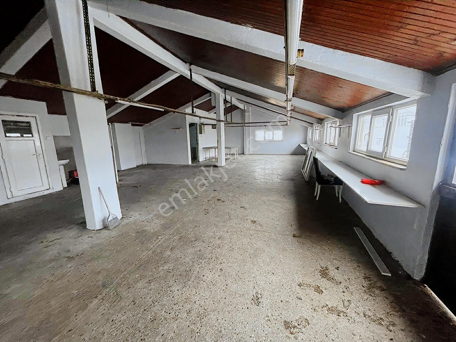 Havuzbaşı Sanayide Kiralık 130 M2 3.kat Dükkan - Görsel 5