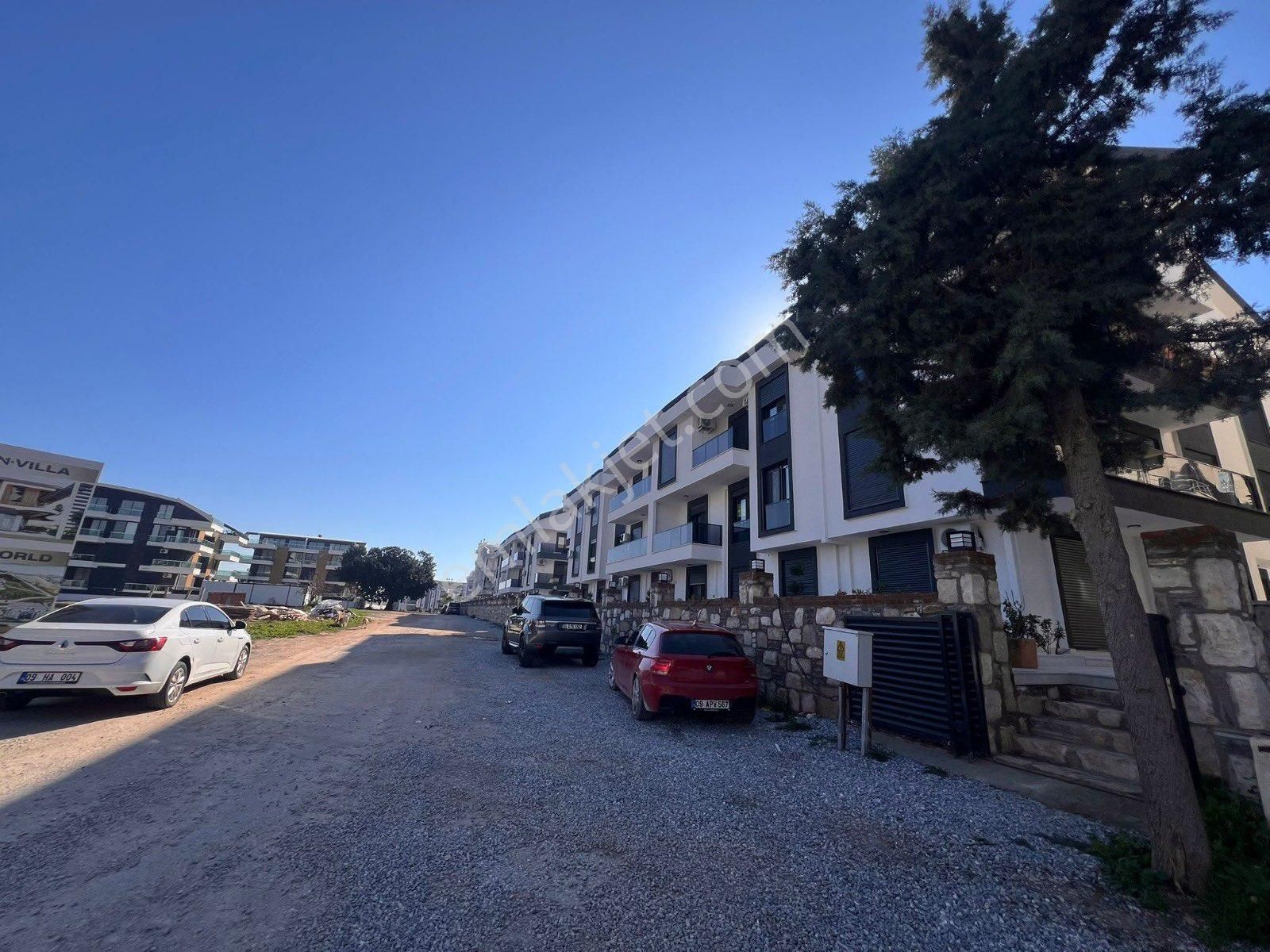 Sıfır Eşyalı Havuzlu Sitede Luks Daire - Görsel 9