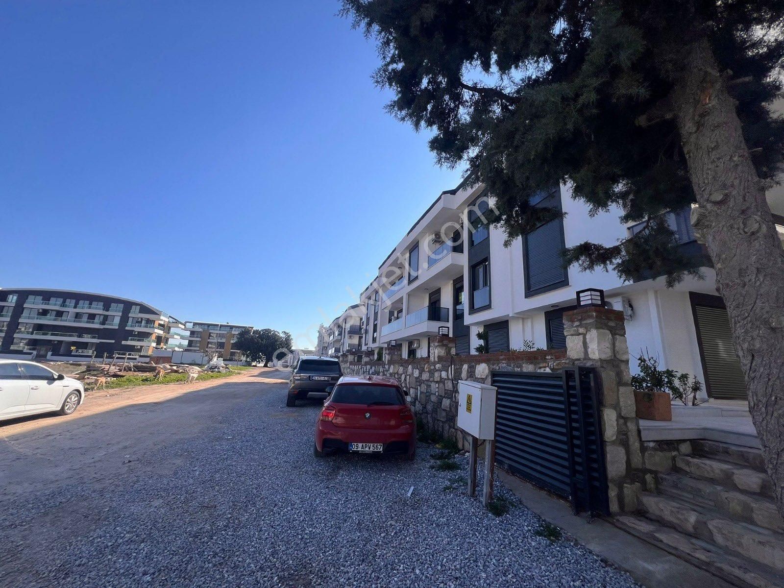 Sıfır Eşyalı Havuzlu Sitede Luks Daire