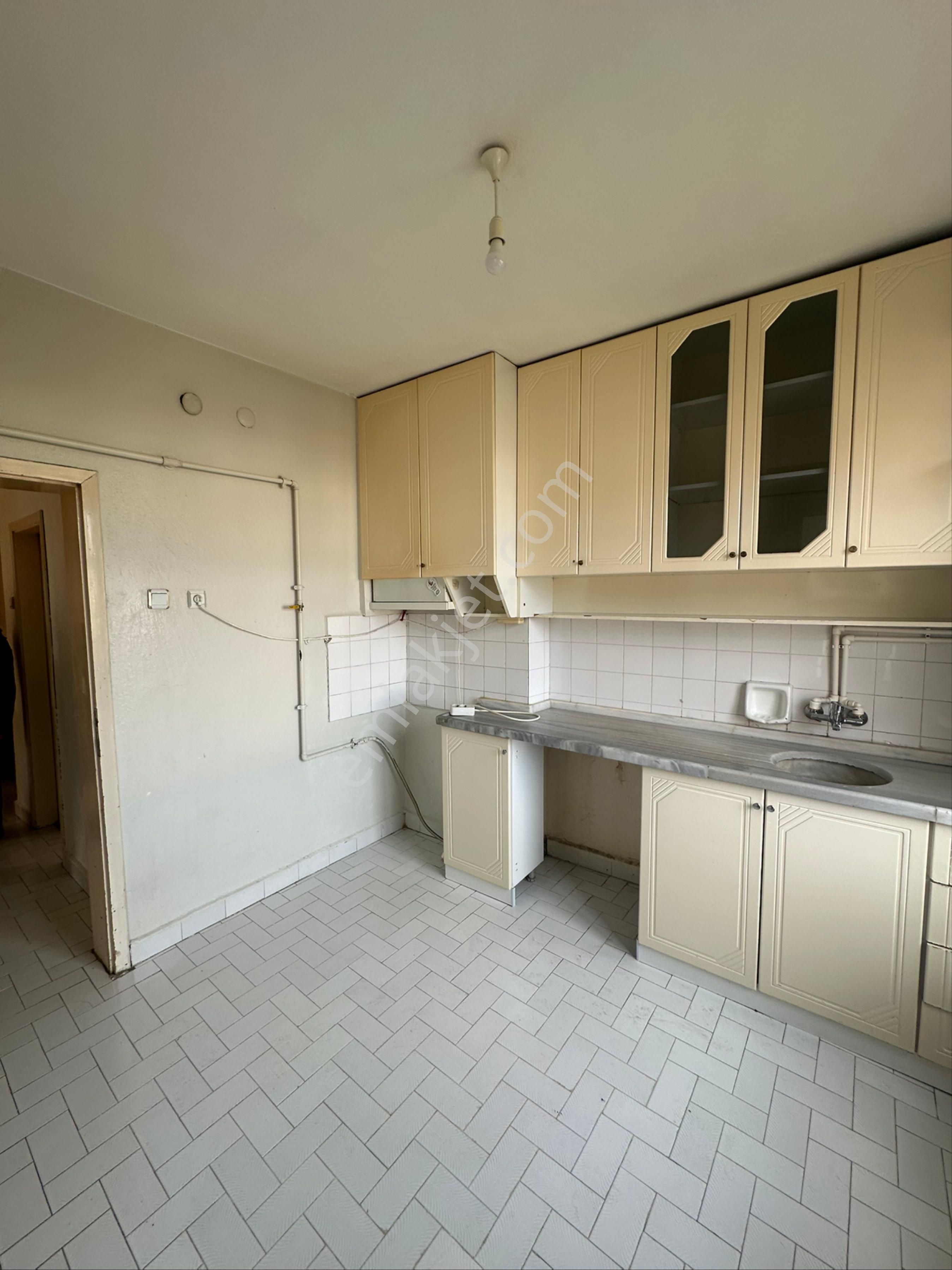 Salih Emlak İnşaat Tan Şey Şamil Mahallesinde Kiralık 3+1 Daire