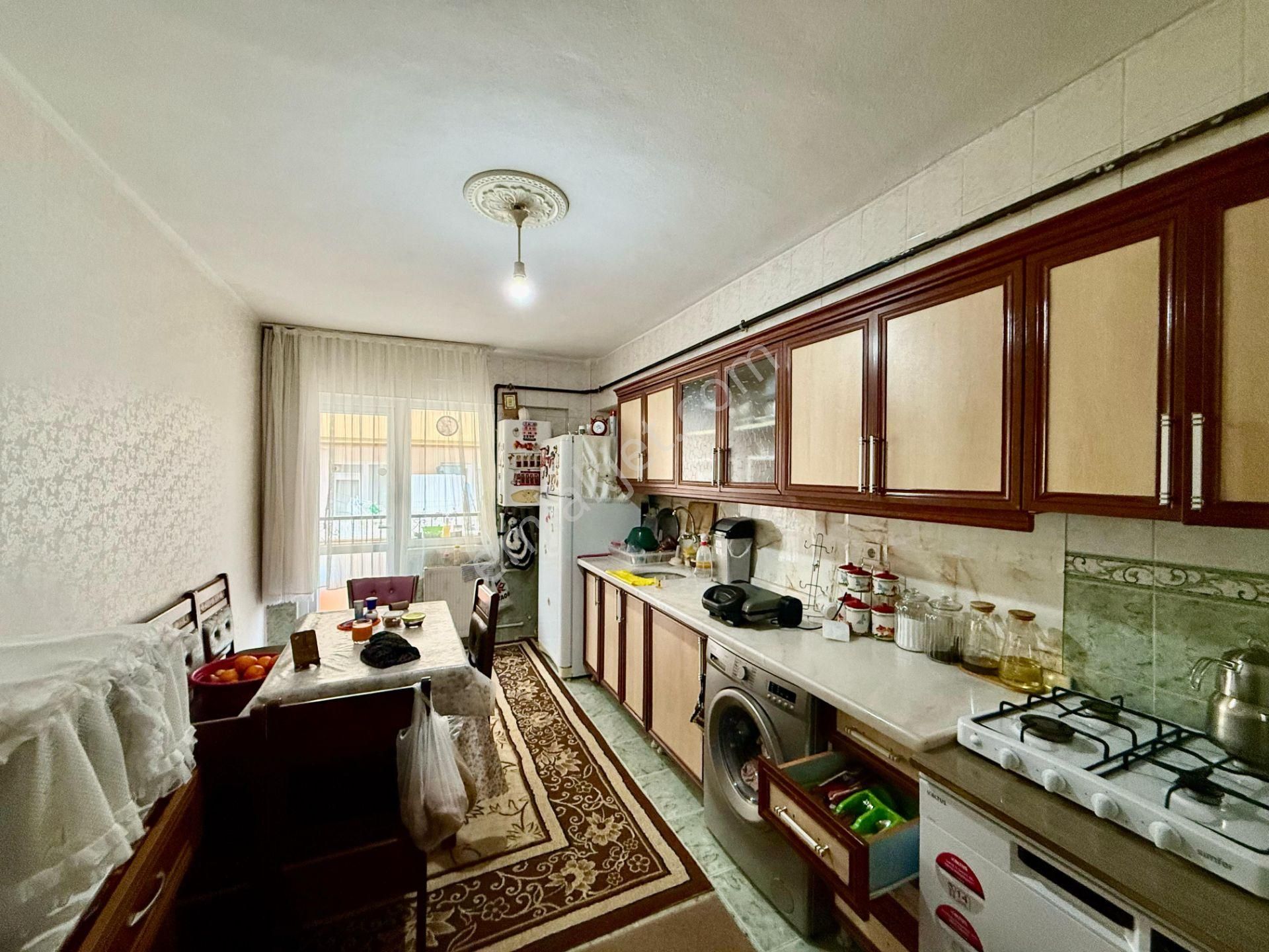 Kalecik Emlak'tan Merkezde 3+1 Orta Kat Ön Cepheli Daire